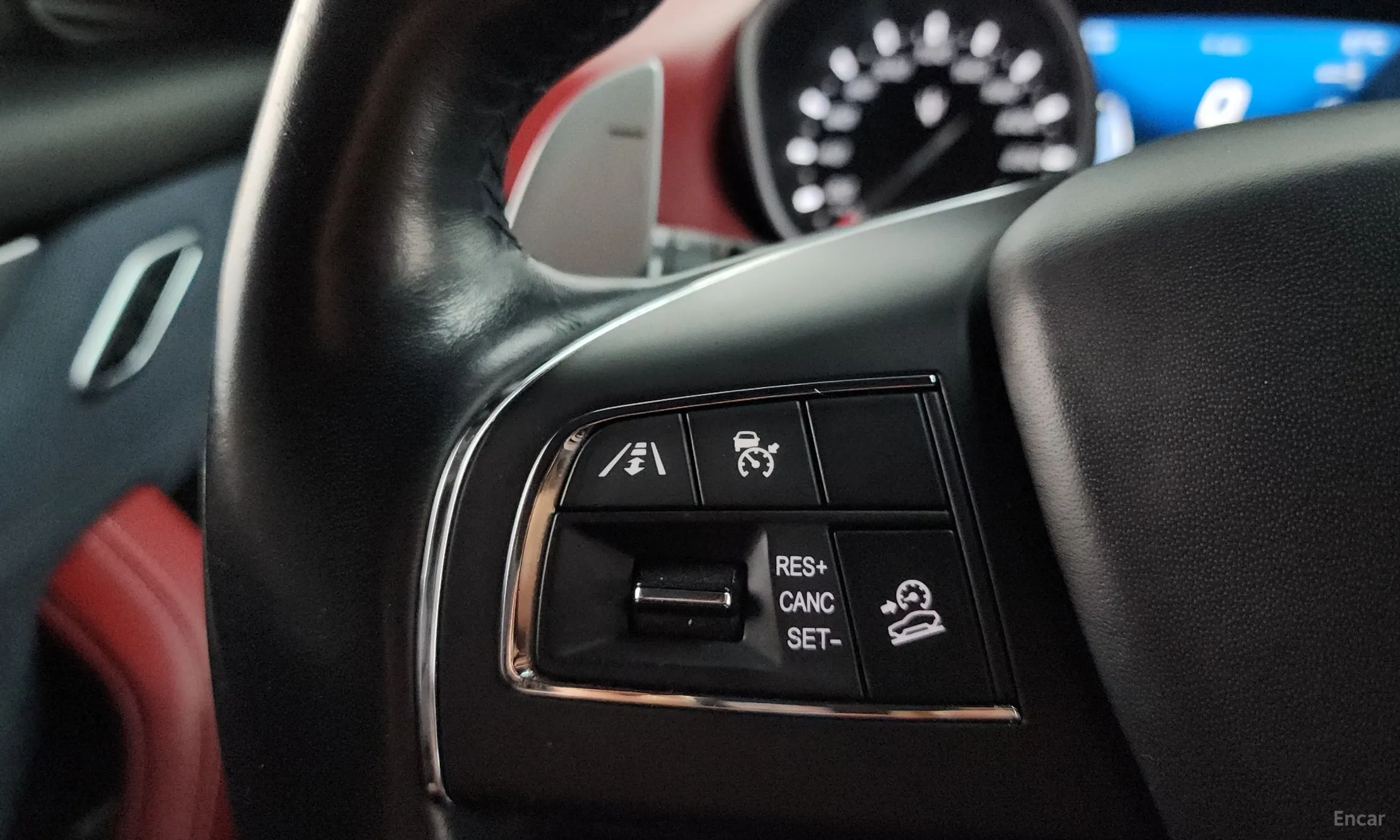 Maserati Levante превью 16