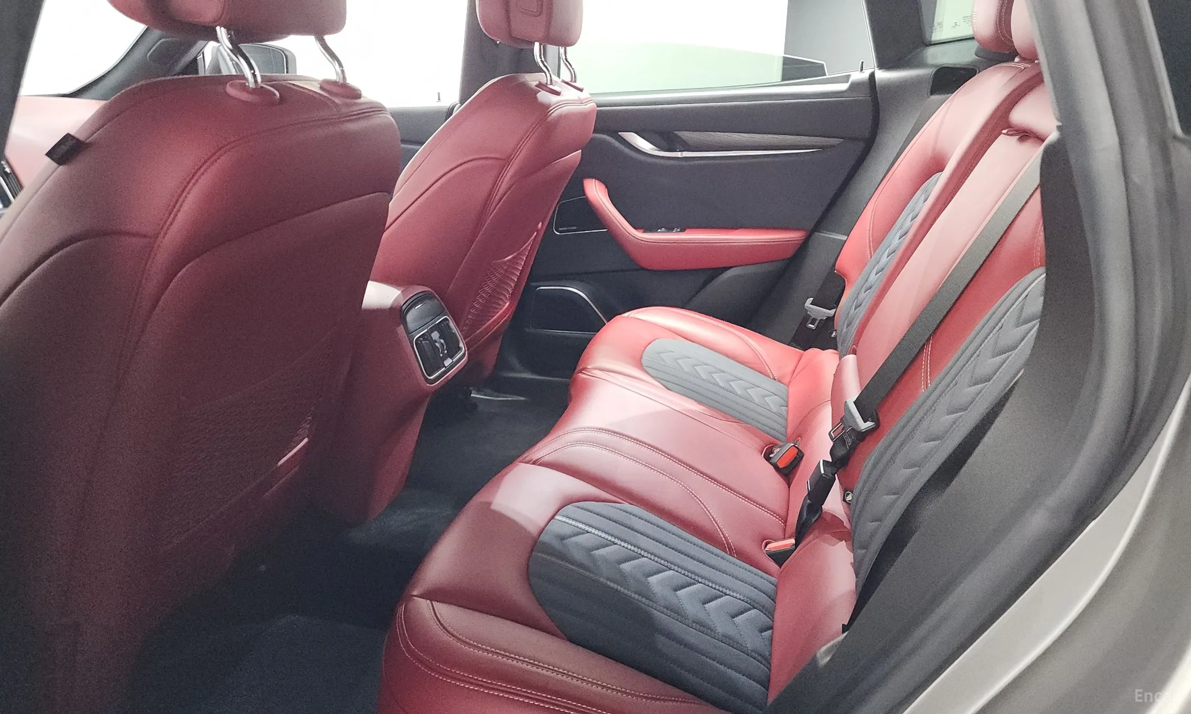 Maserati Levante превью 19
