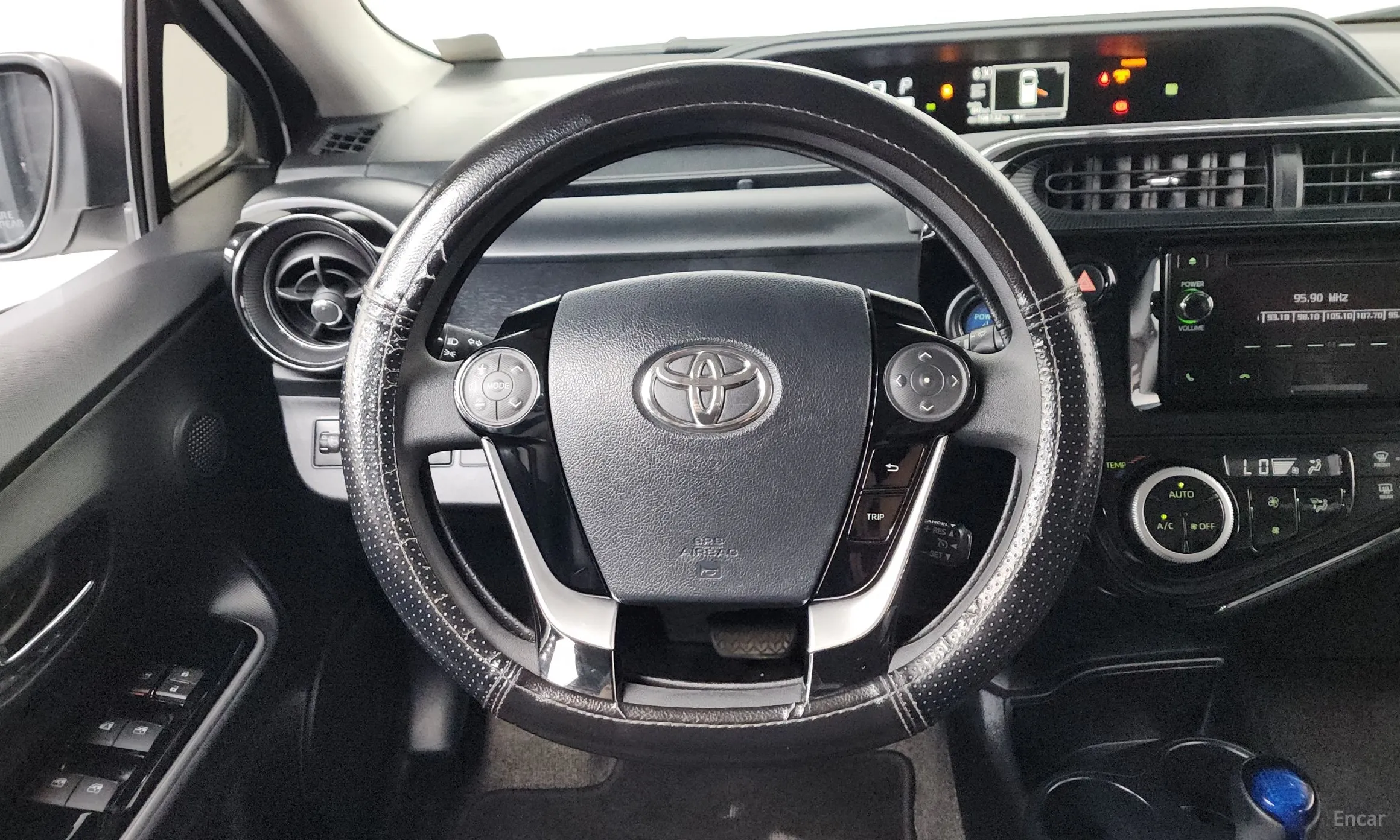 Toyota Prius C превью 13