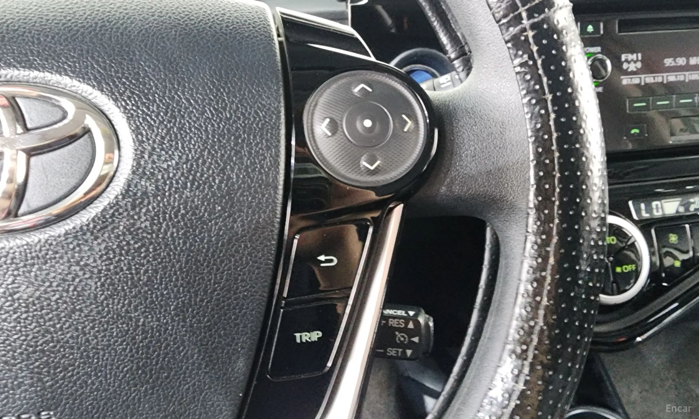 Toyota Prius C превью 15