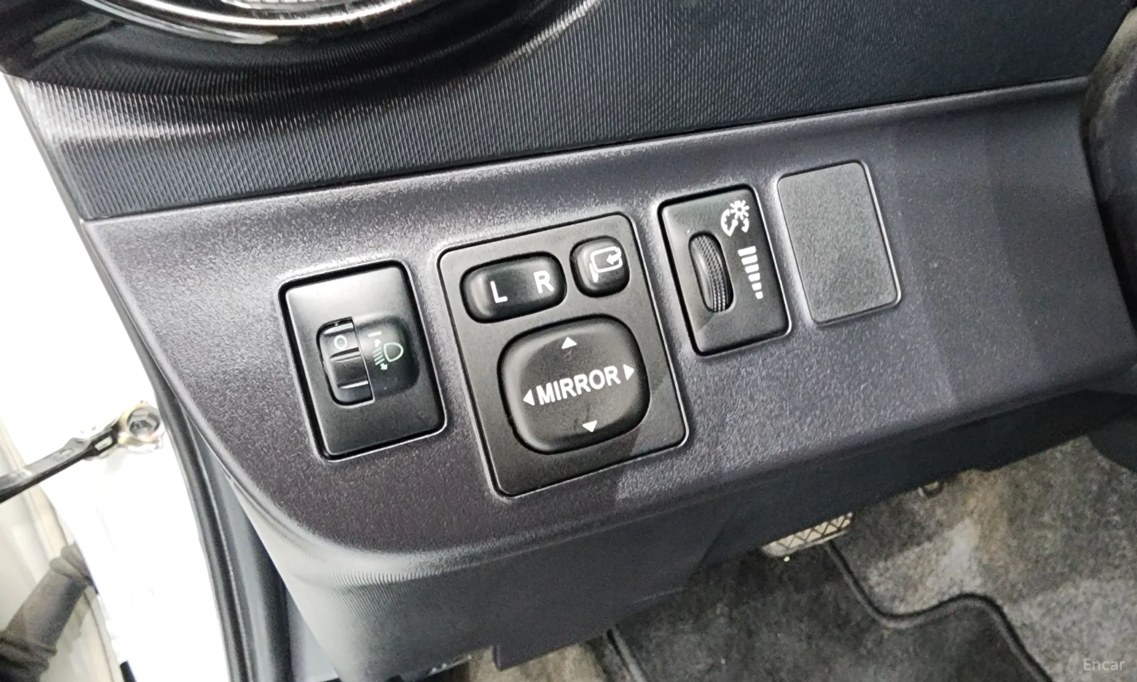 Toyota Prius C превью 18