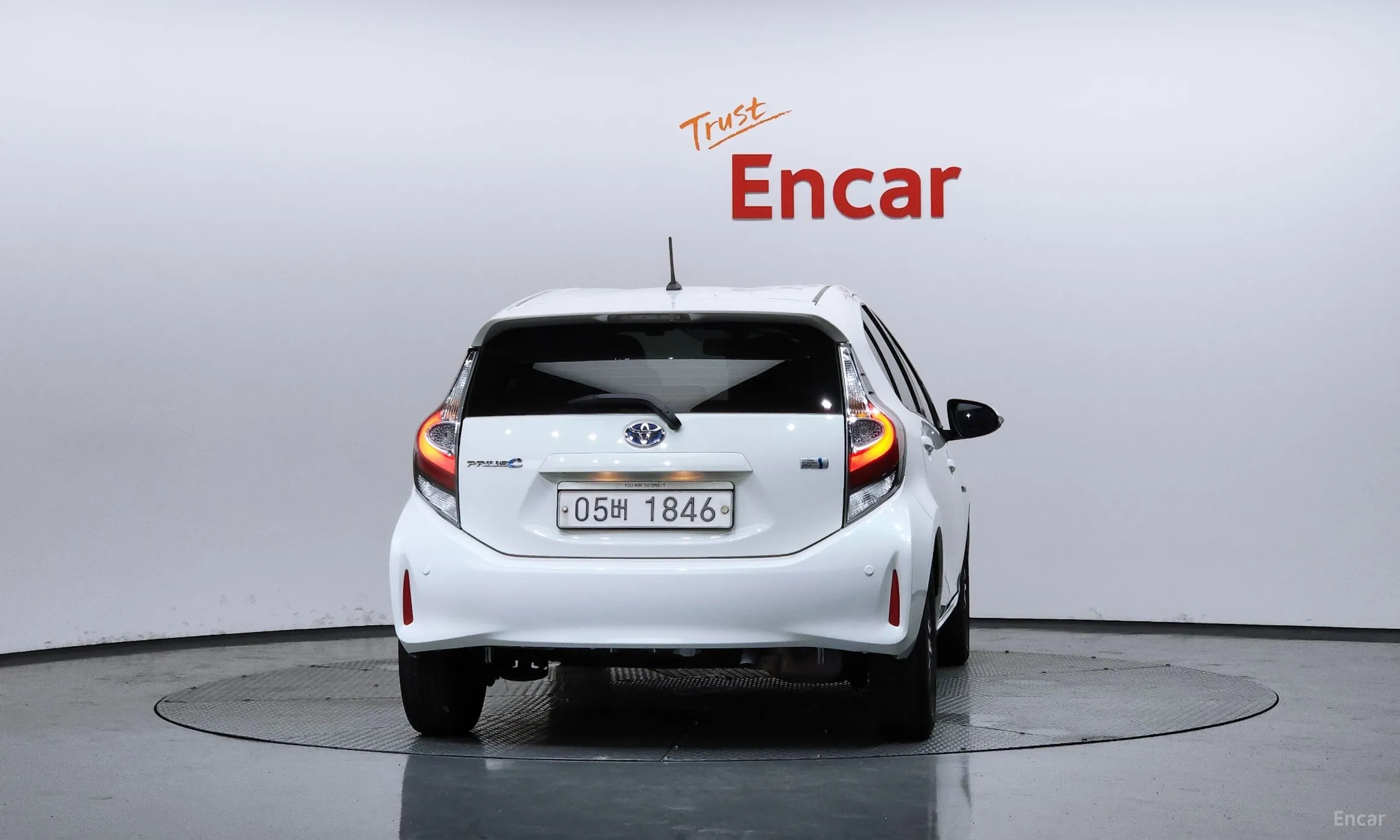 Toyota Prius C превью 4