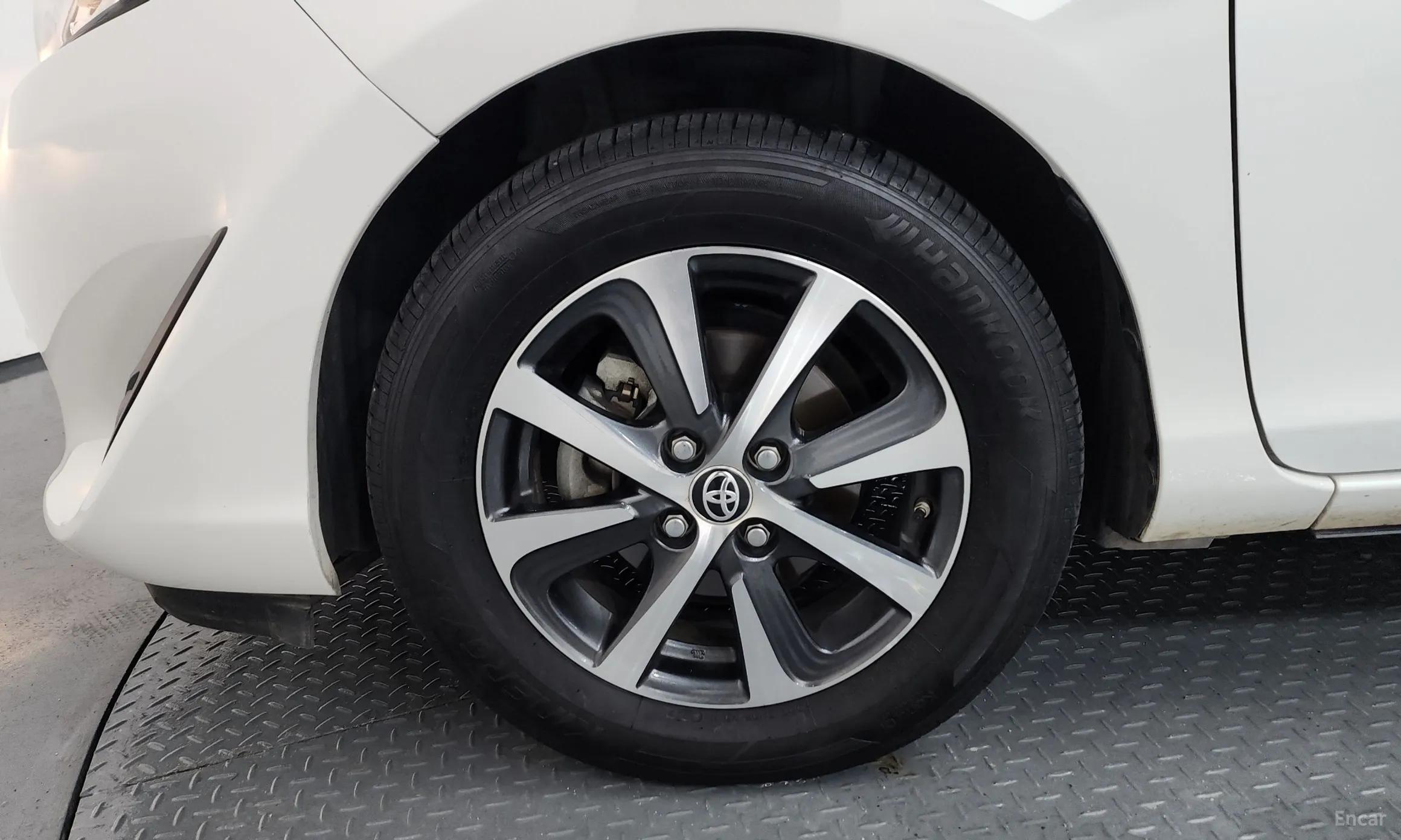 Toyota Prius C превью 5