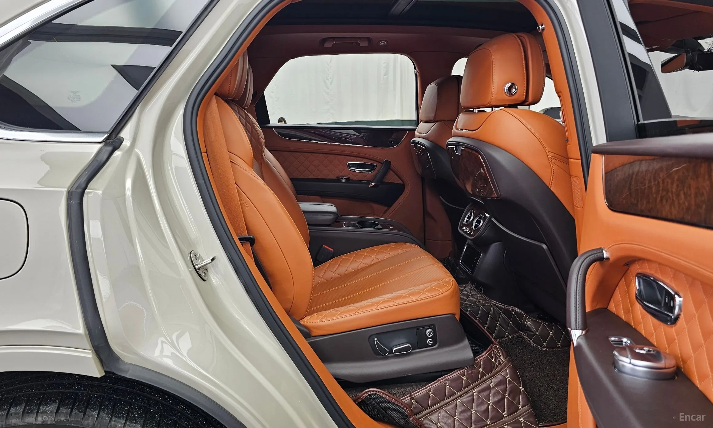 Bentley Bentayga превью 12