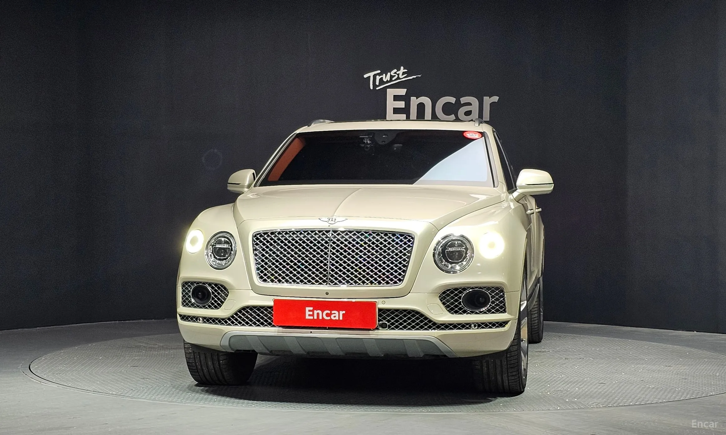 Bentley Bentayga превью 3