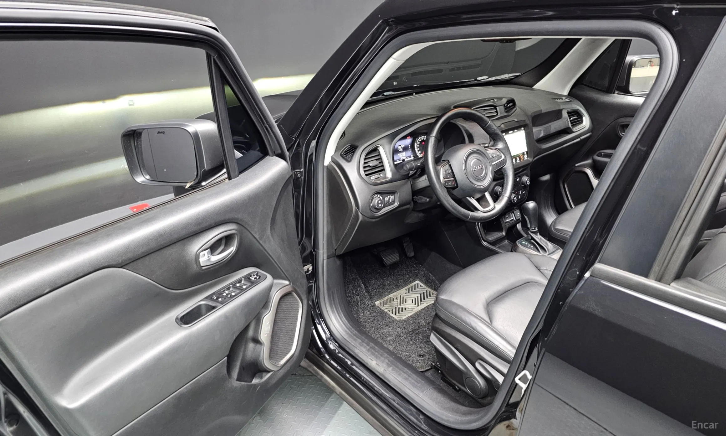 Jeep Renegade превью 10