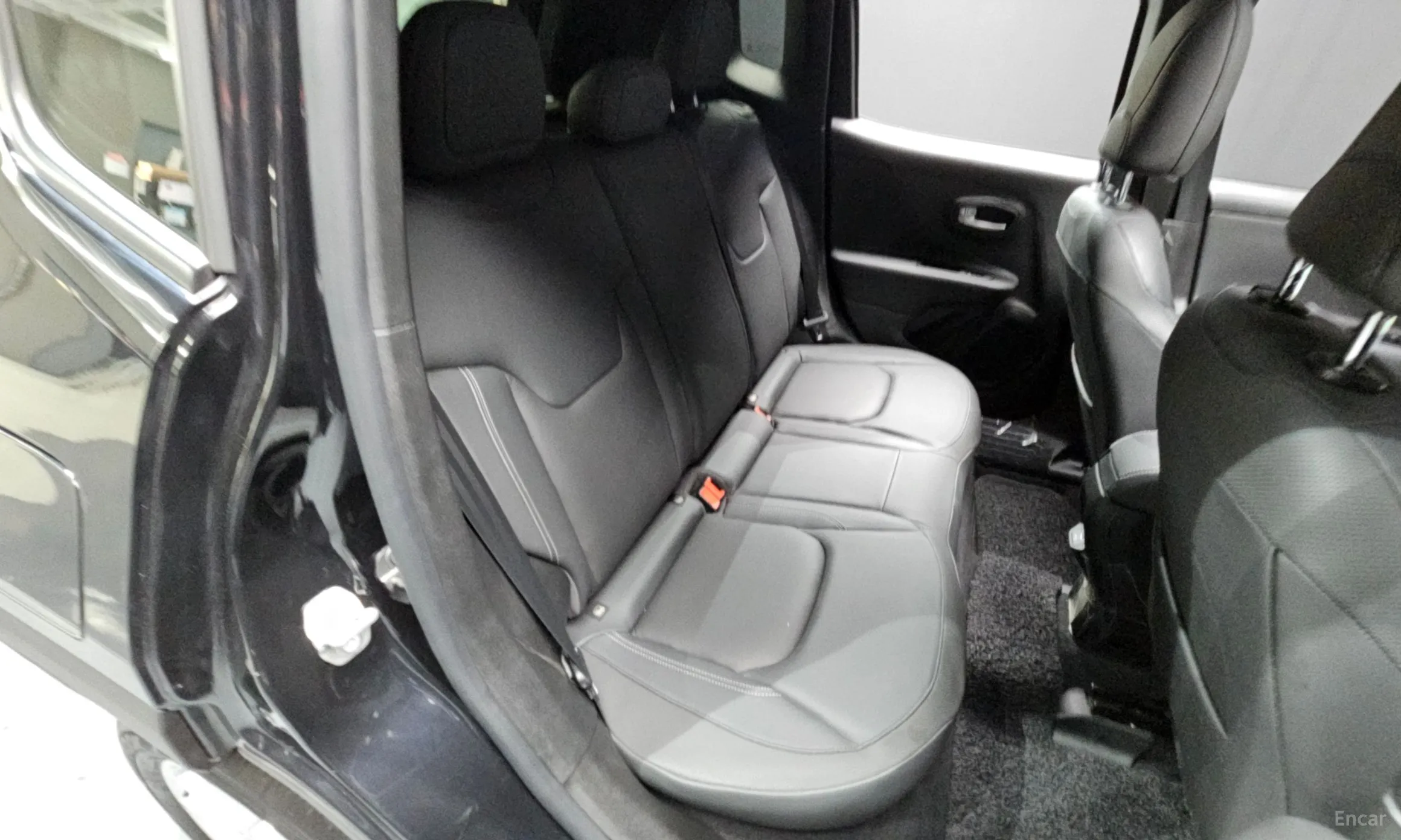 Jeep Renegade превью 11