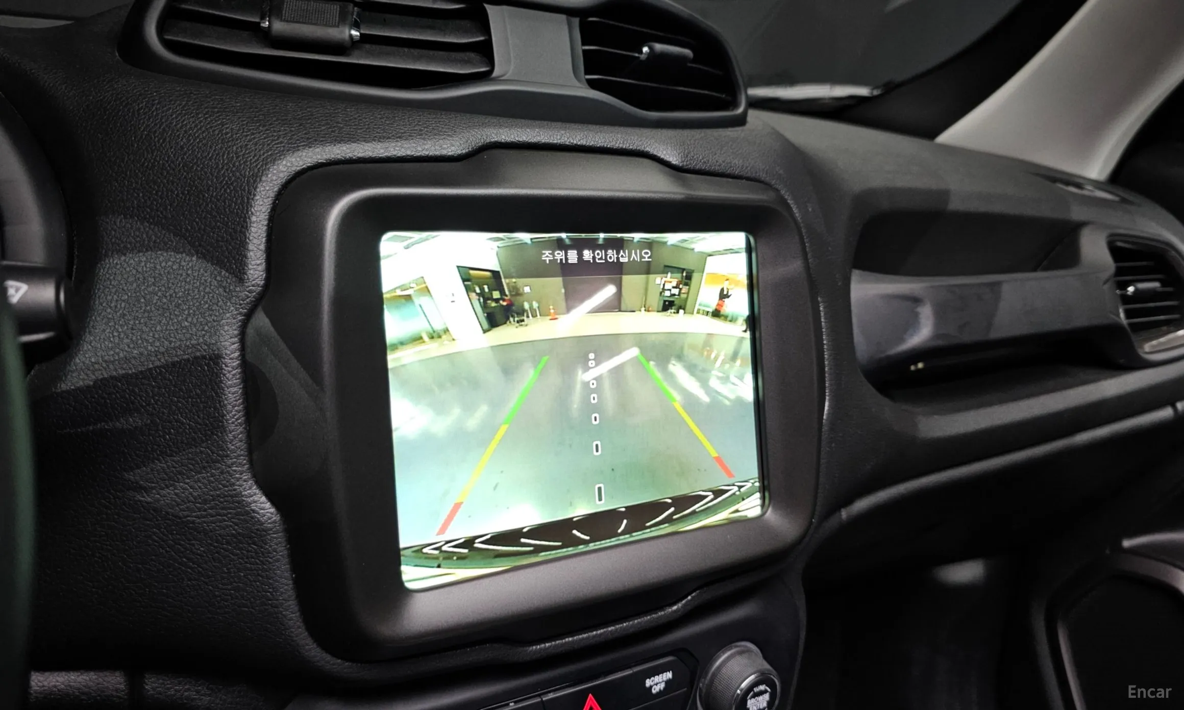 Jeep Renegade превью 15