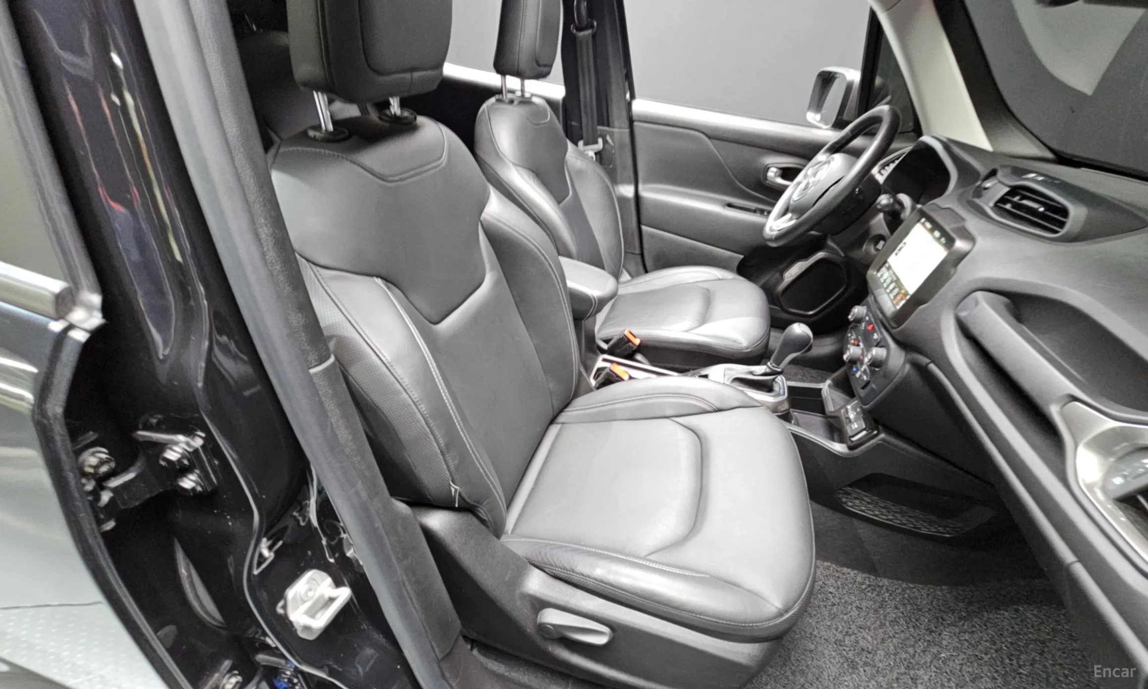 Jeep Renegade превью 18
