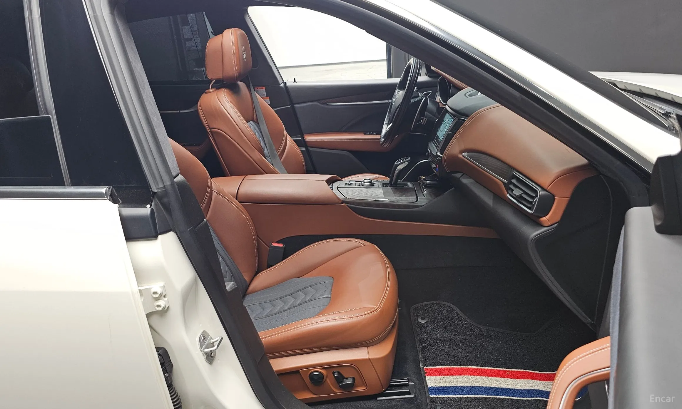 Maserati Levante превью 10