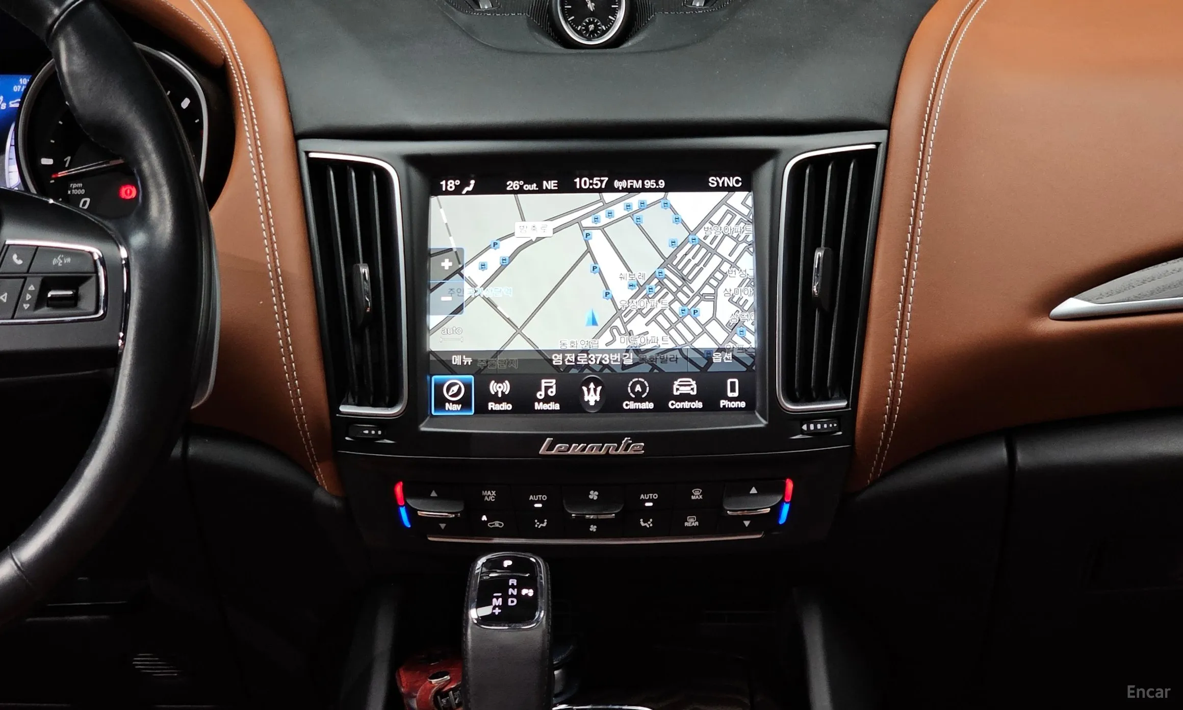 Maserati Levante превью 14