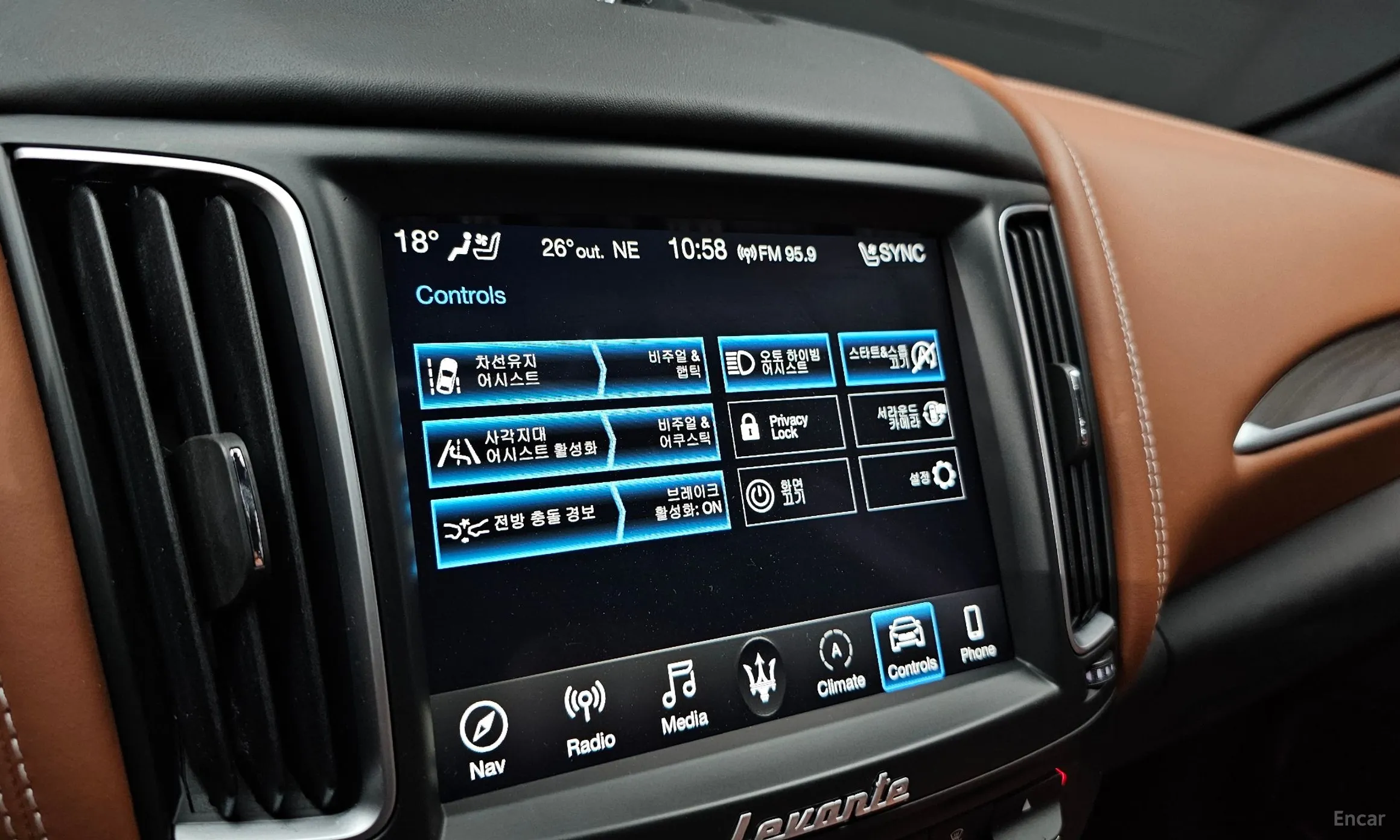 Maserati Levante превью 16