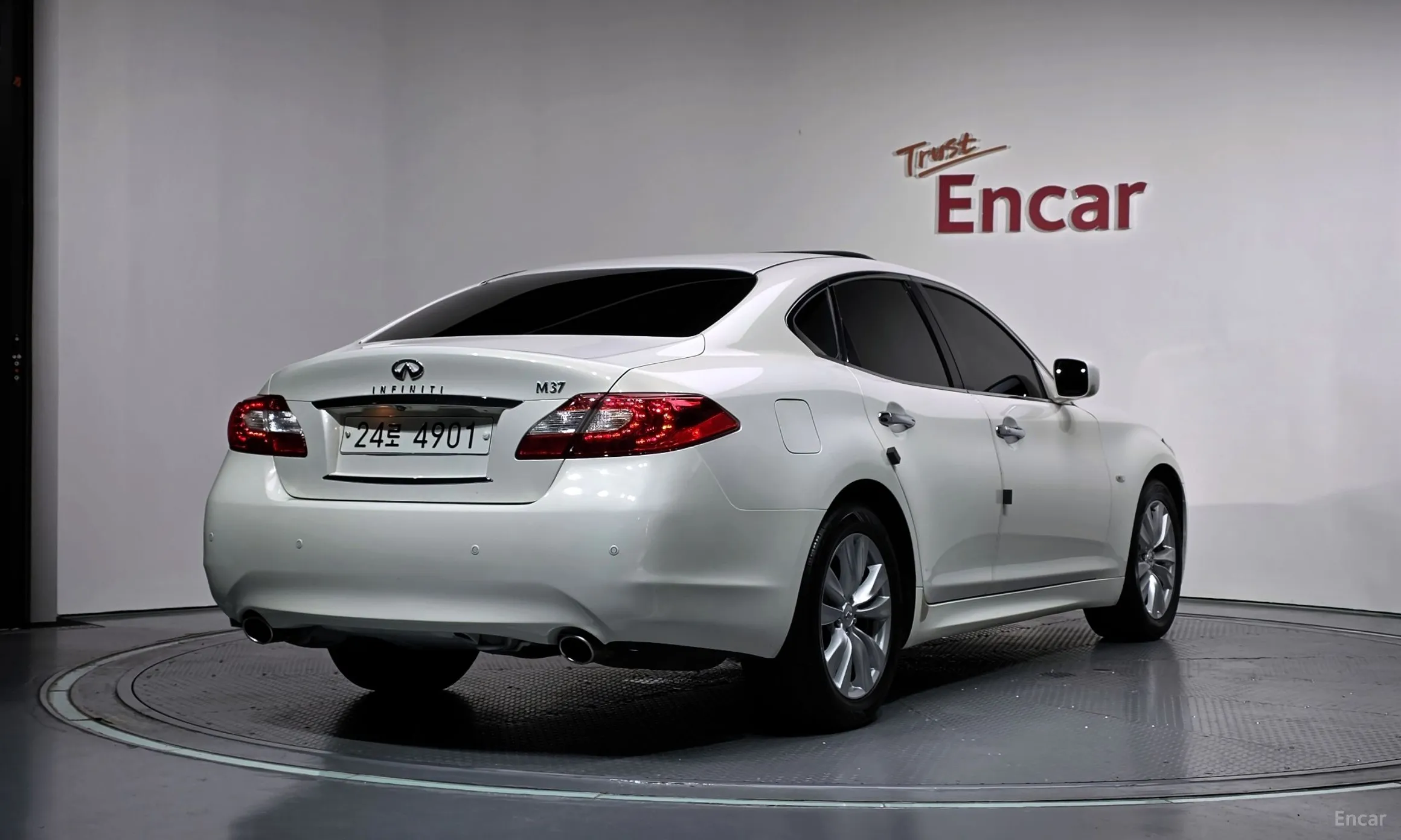 Infiniti M37