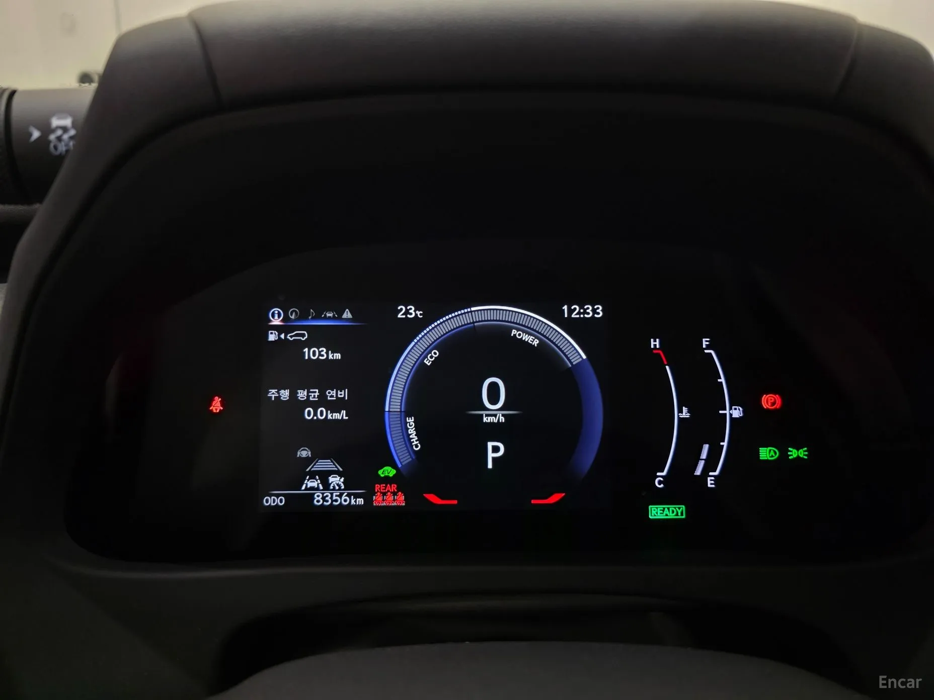 Lexus UX300h превью 8