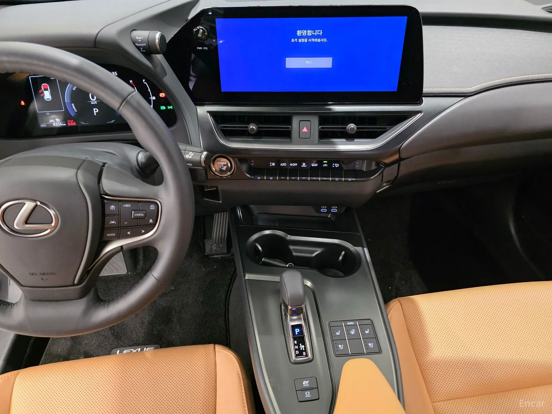Lexus UX300h превью 9