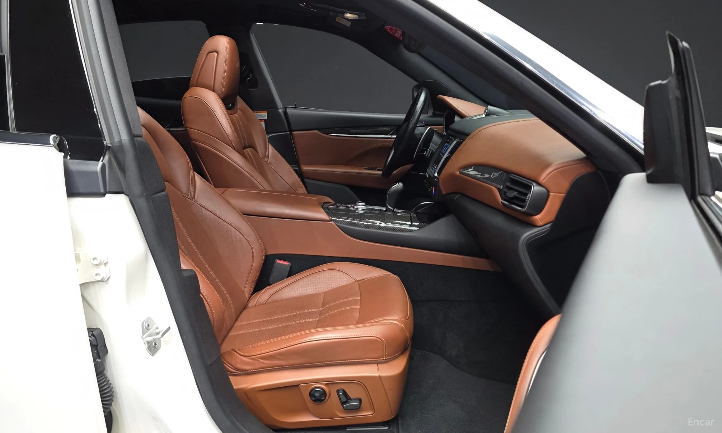 Maserati Levante превью 11