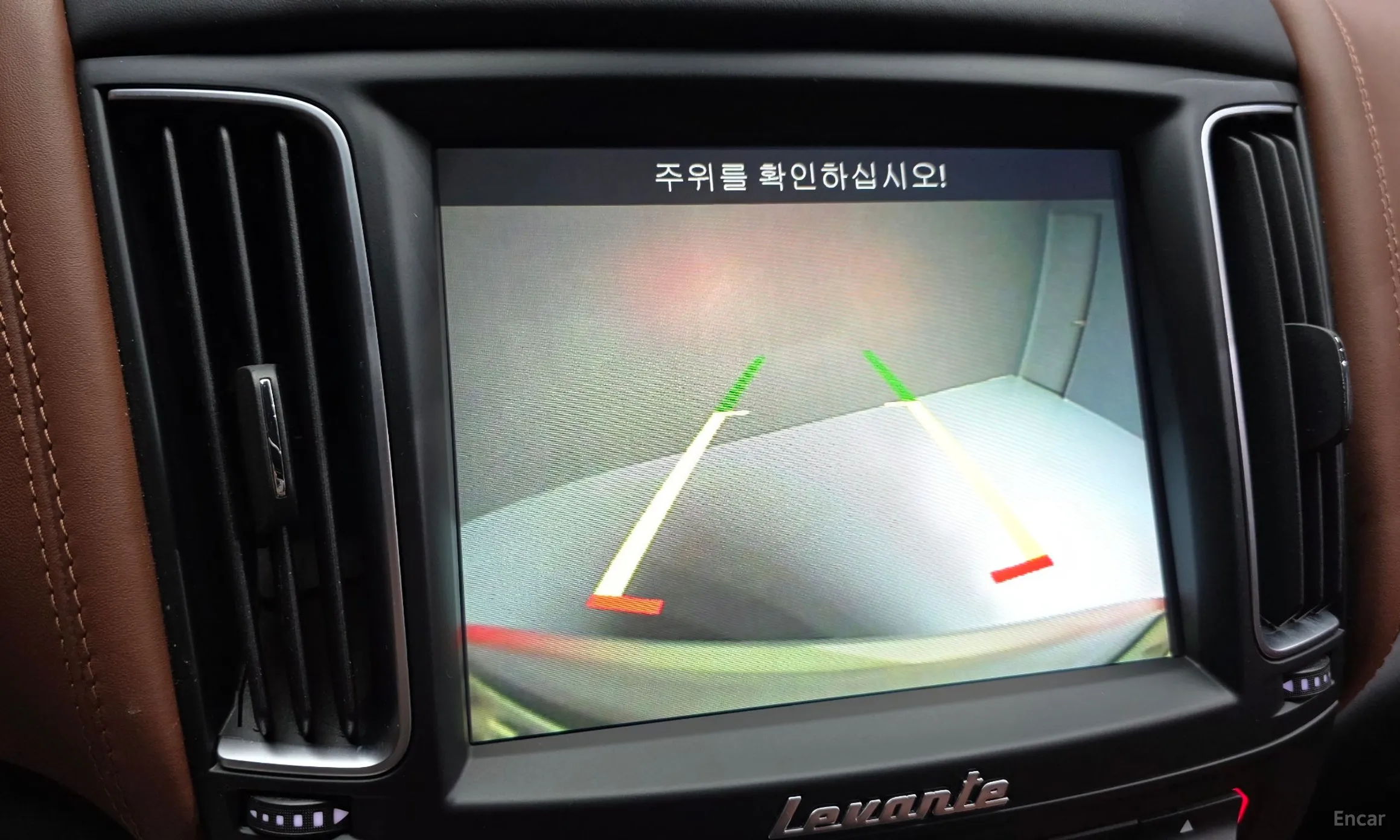 Maserati Levante превью 15