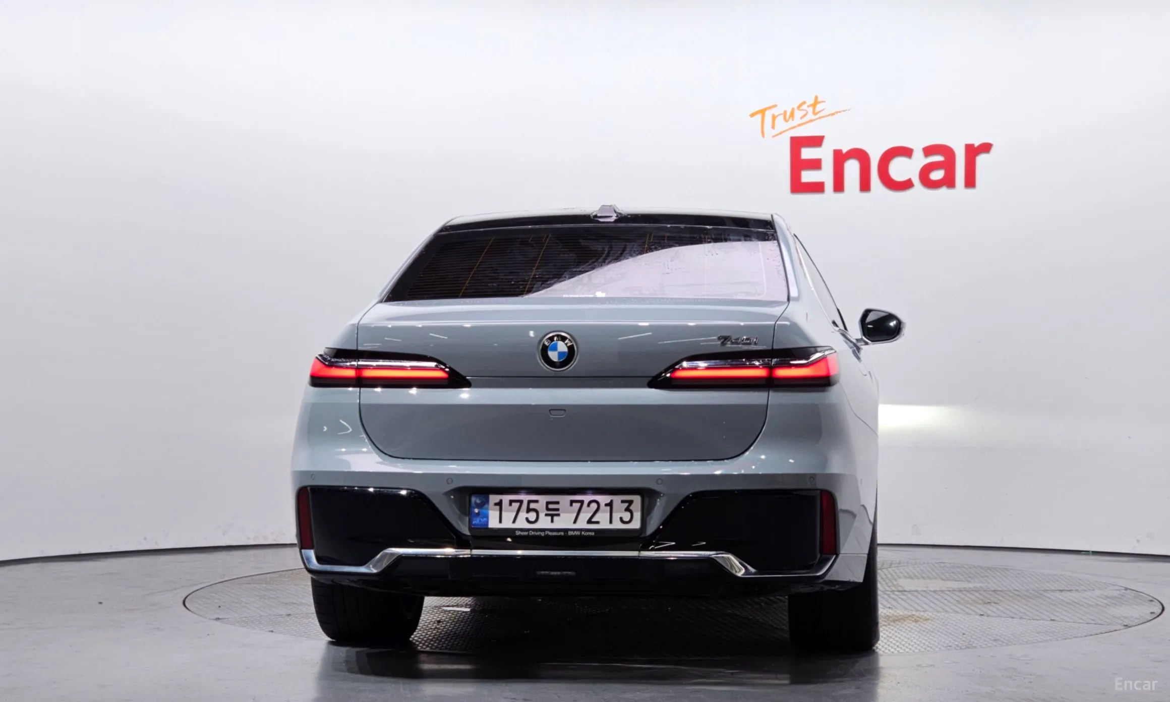BMW 7 Series (G70) превью 4