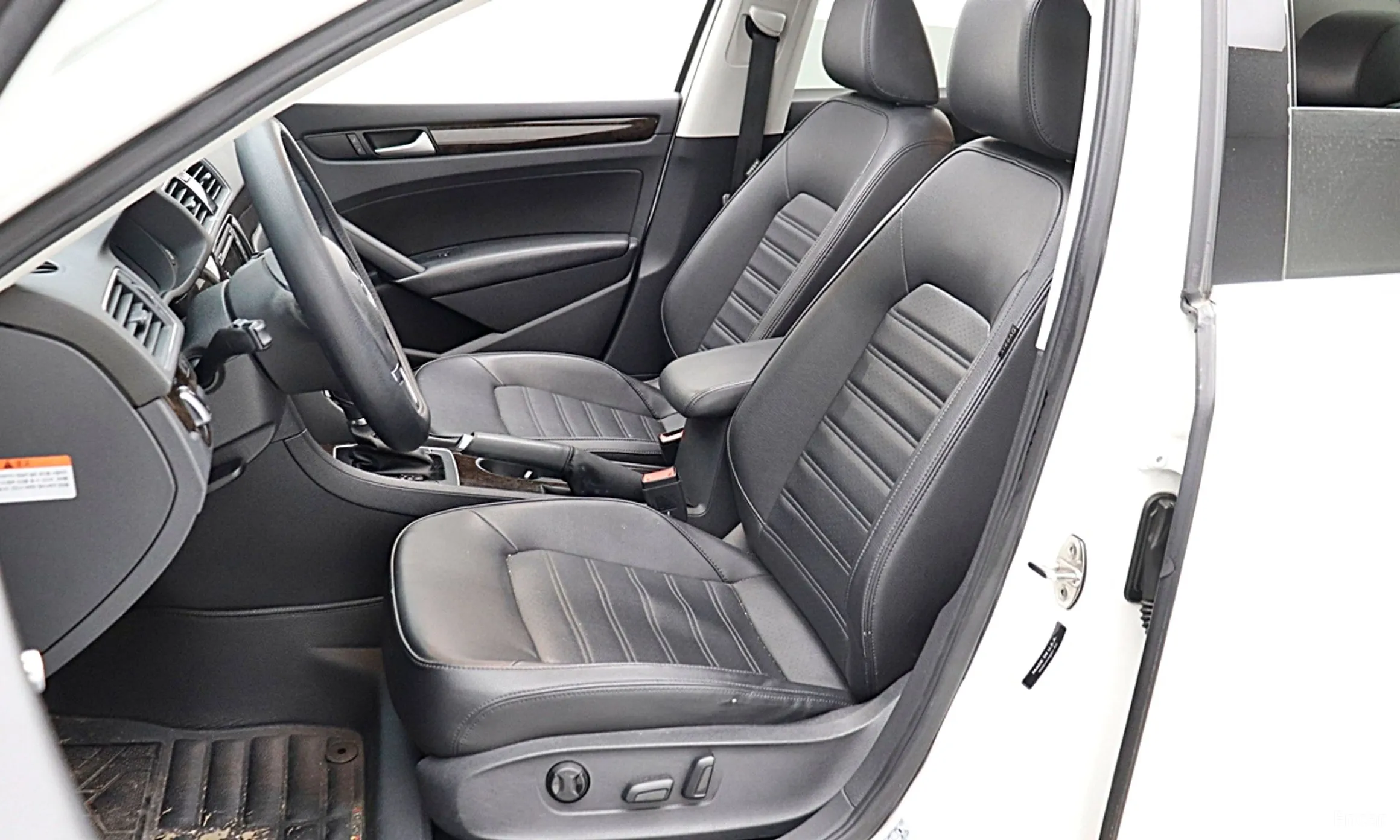 Volkswagen The New Passat превью 12