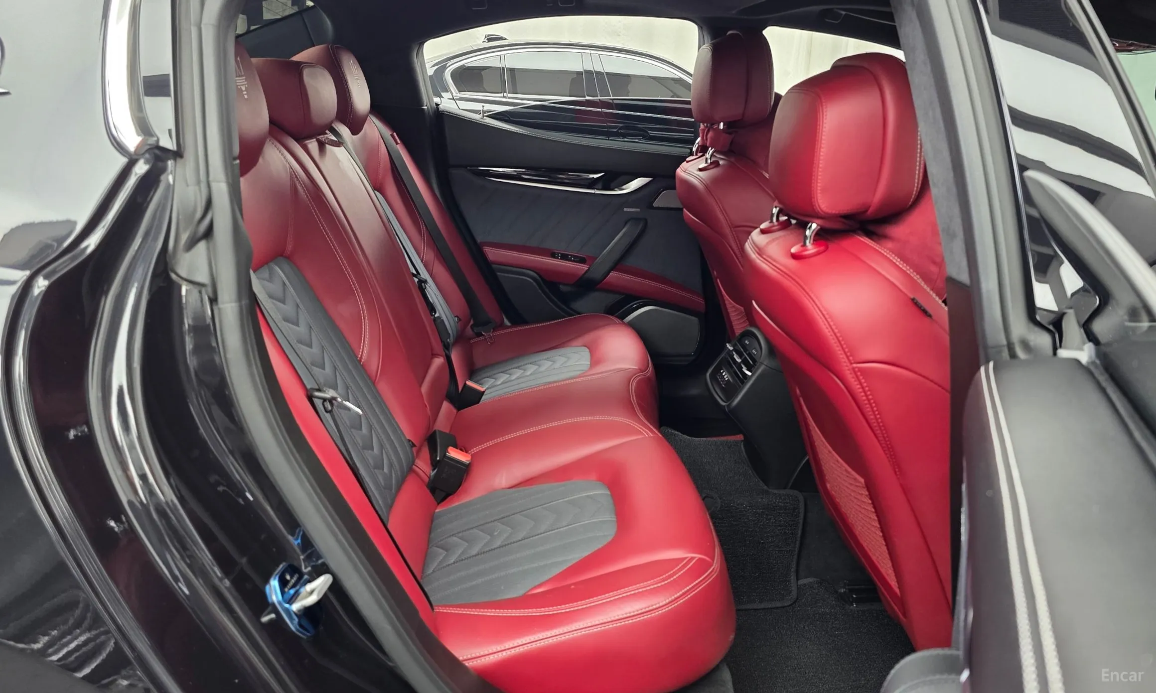 Maserati Ghibli превью 12