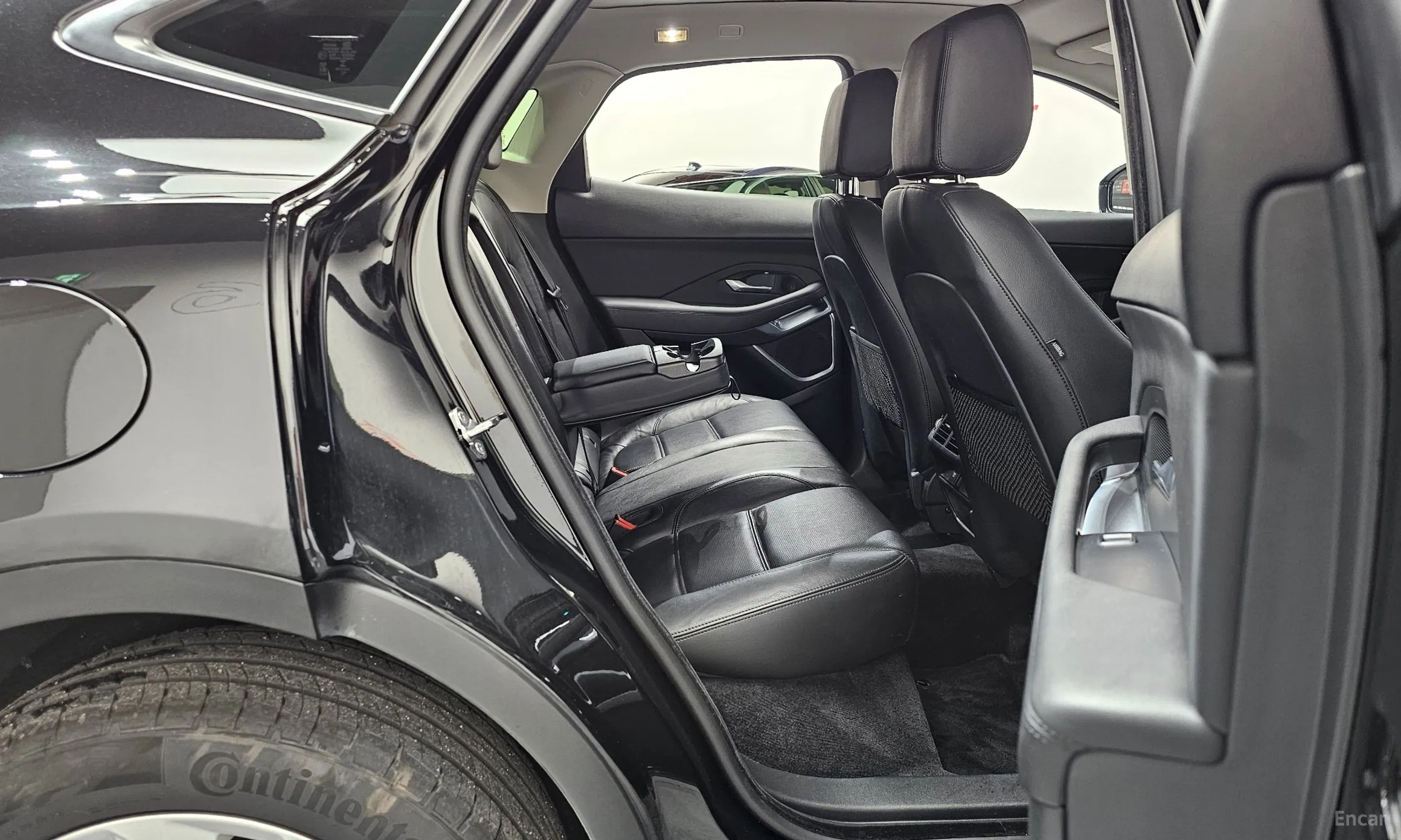 Jaguar E-PACE превью 11