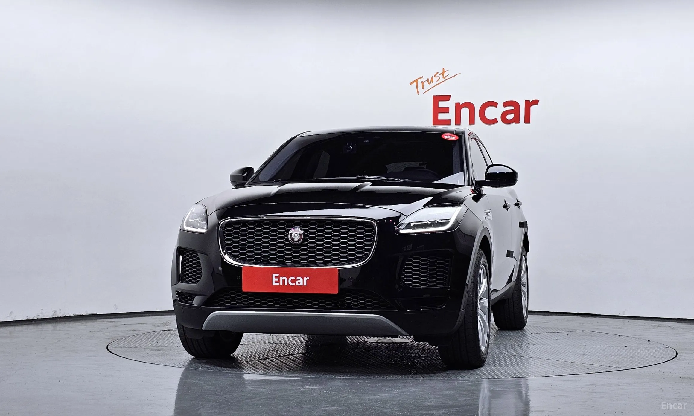 Jaguar E-PACE превью 3