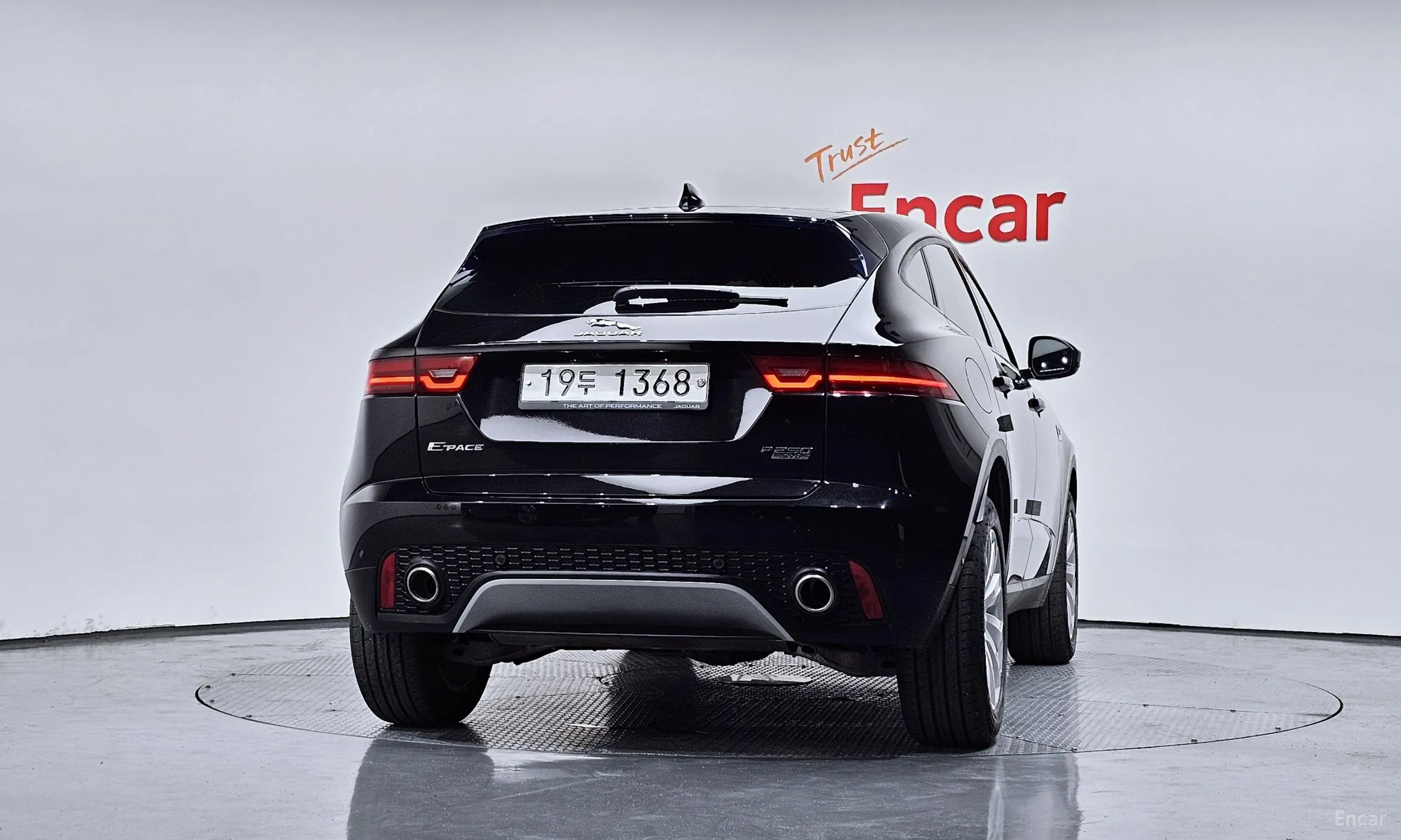 Jaguar E-PACE превью 4
