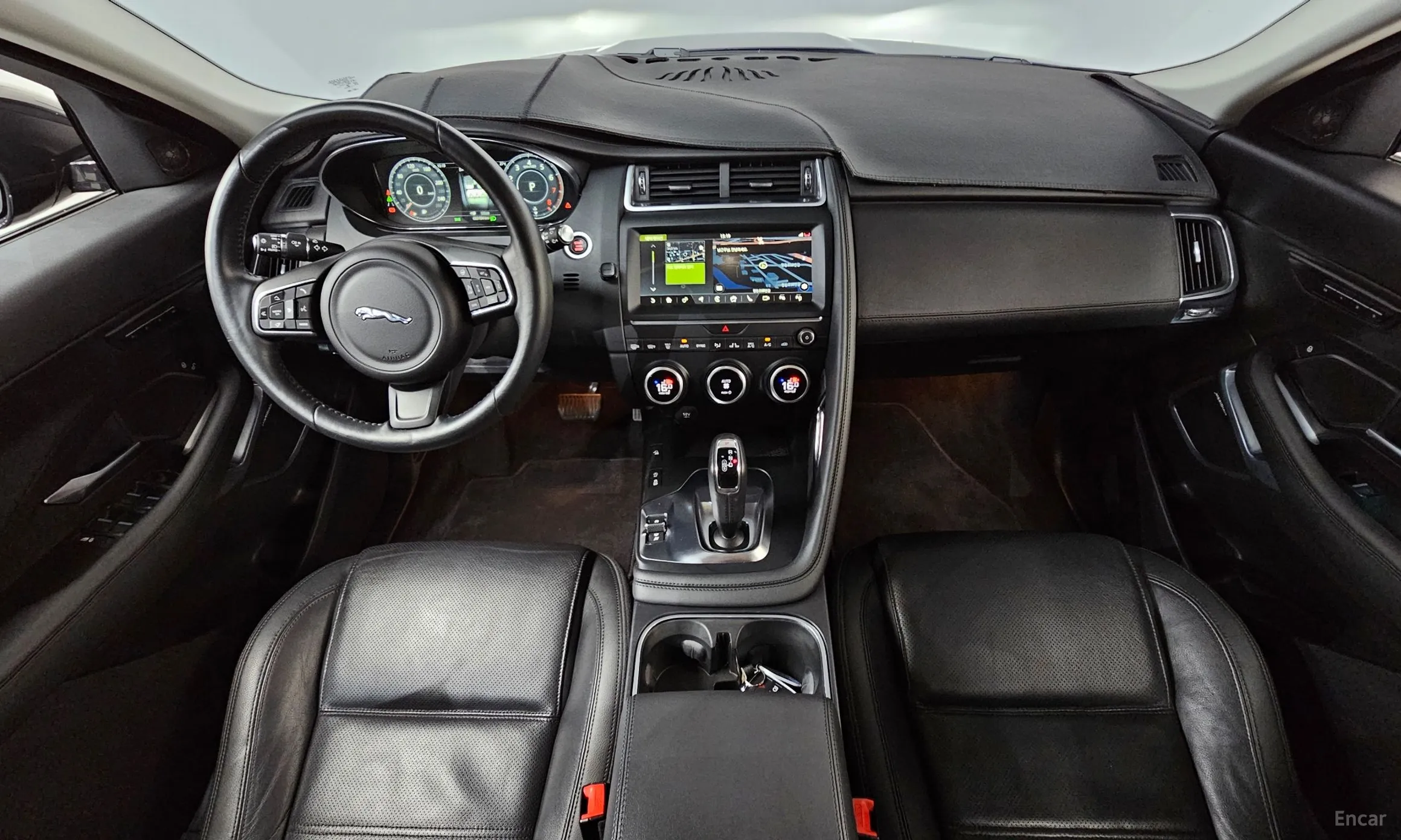 Jaguar E-PACE превью 7