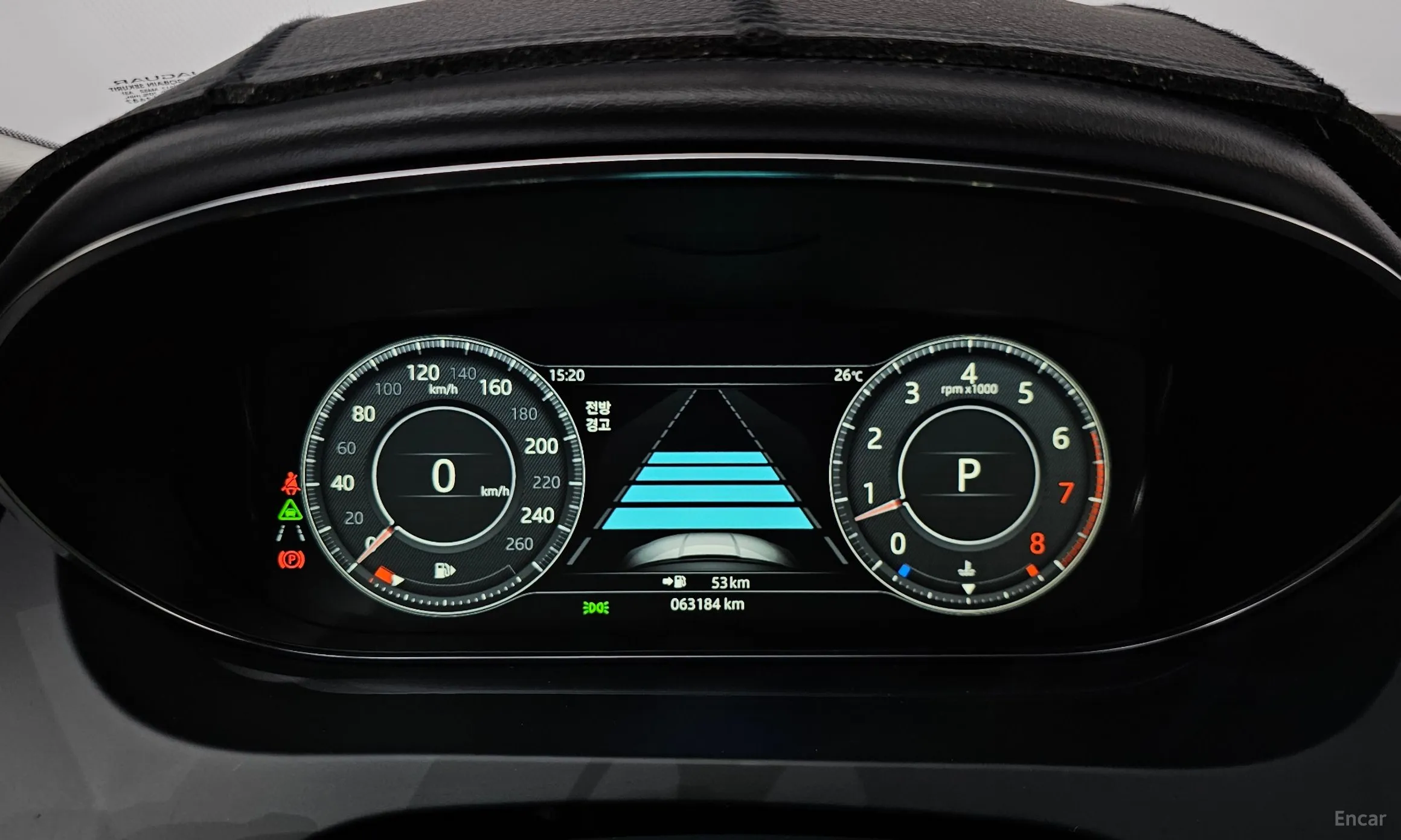 Jaguar E-PACE превью 8