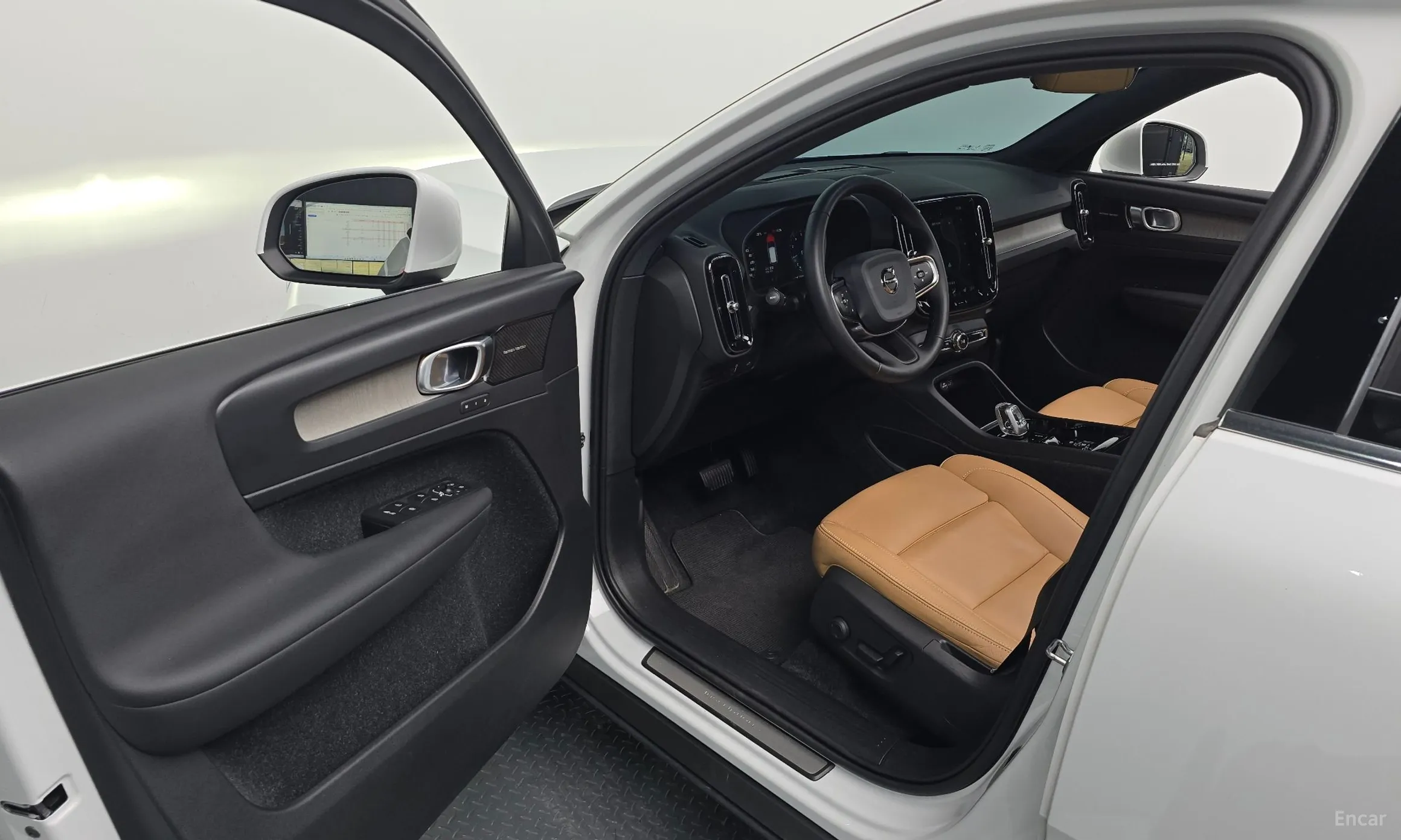 Volvo XC40 превью 10
