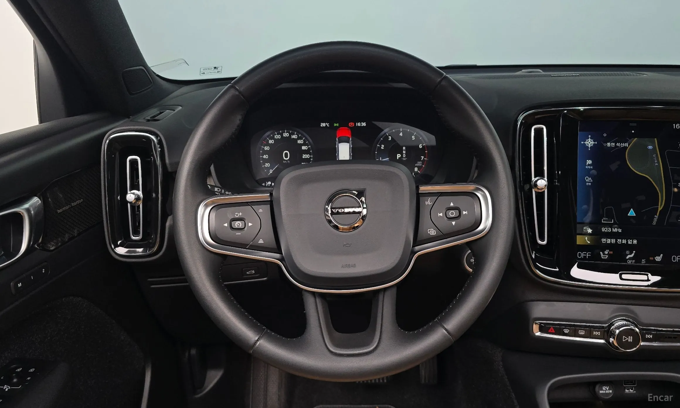 Volvo XC40 превью 13