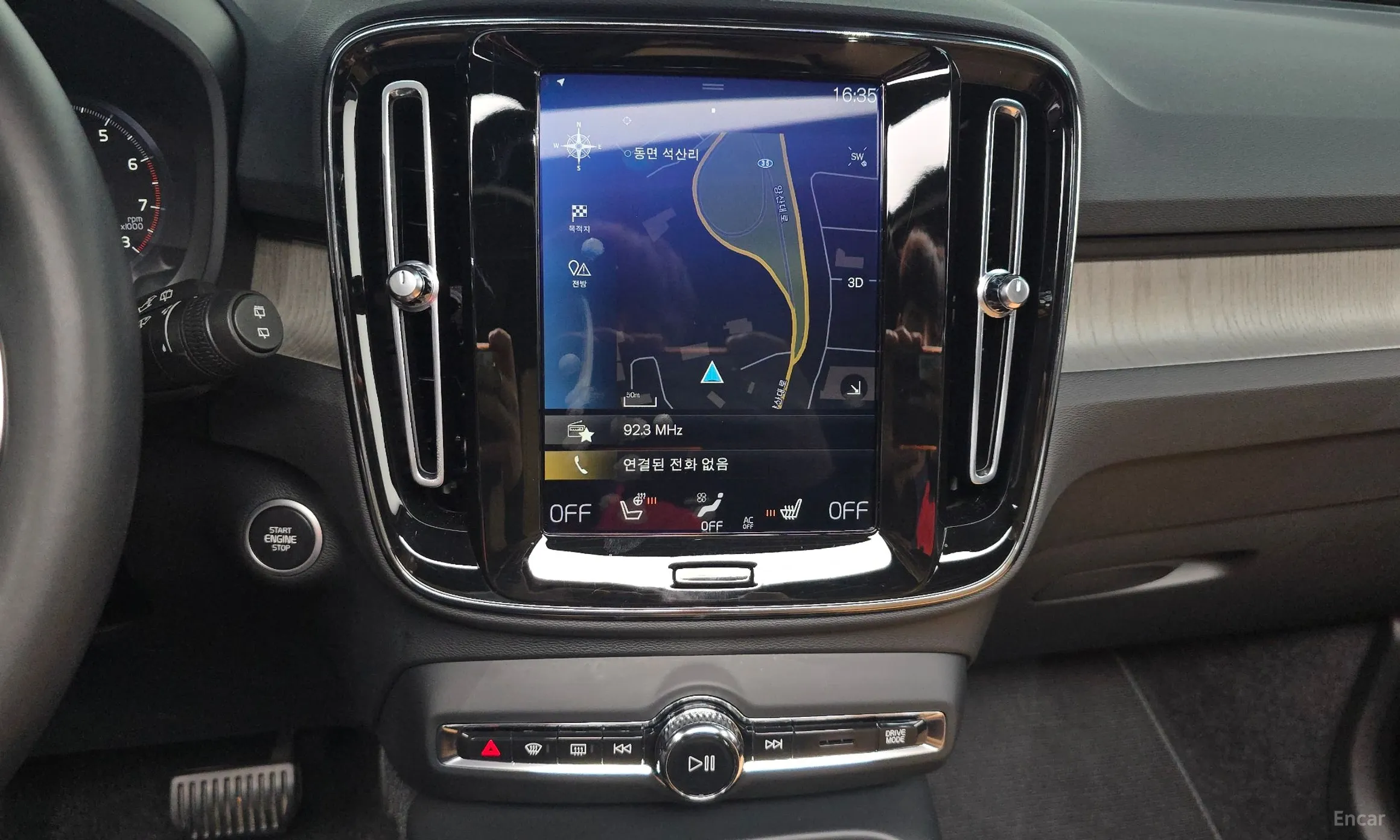 Volvo XC40 превью 16