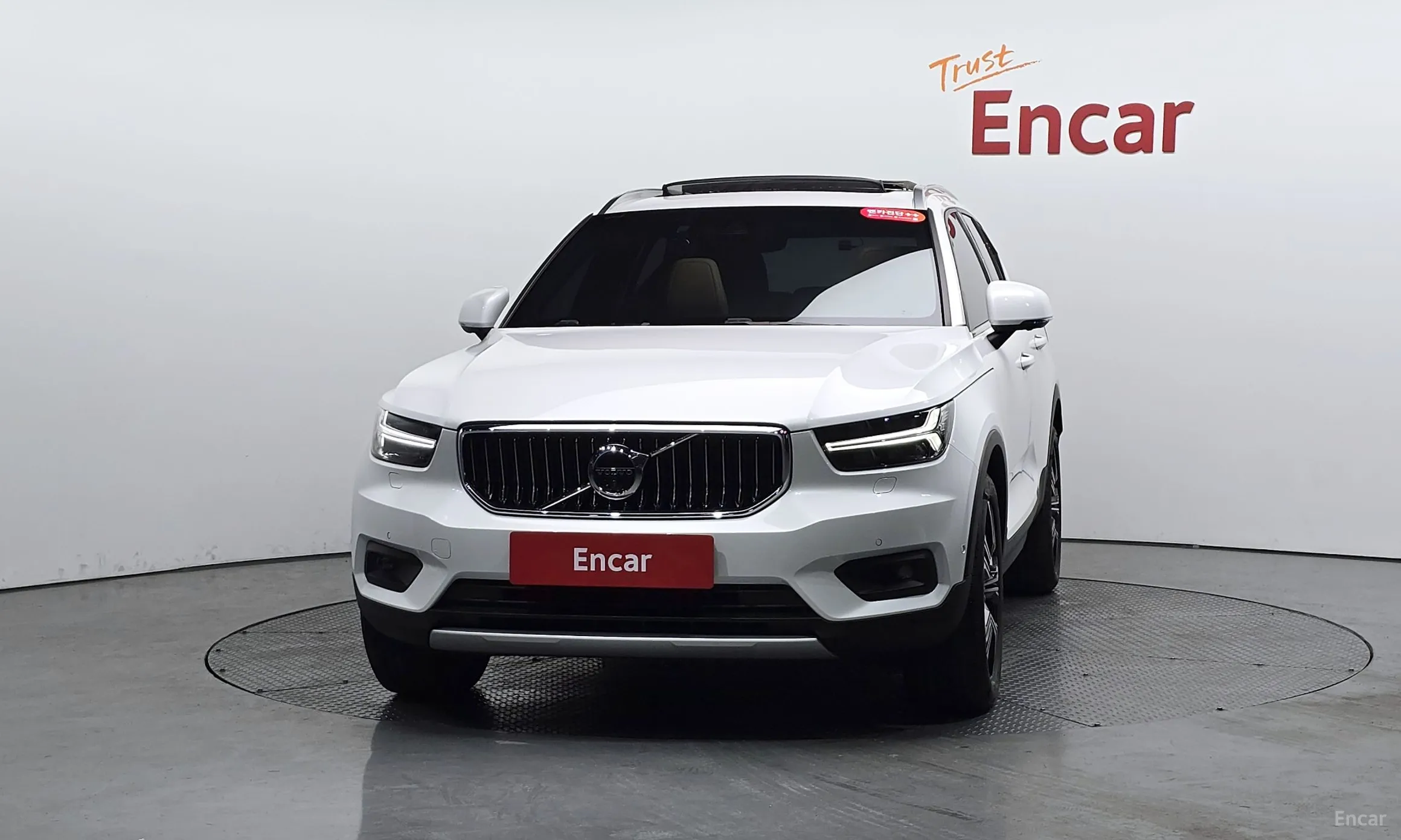 Volvo XC40 превью 3