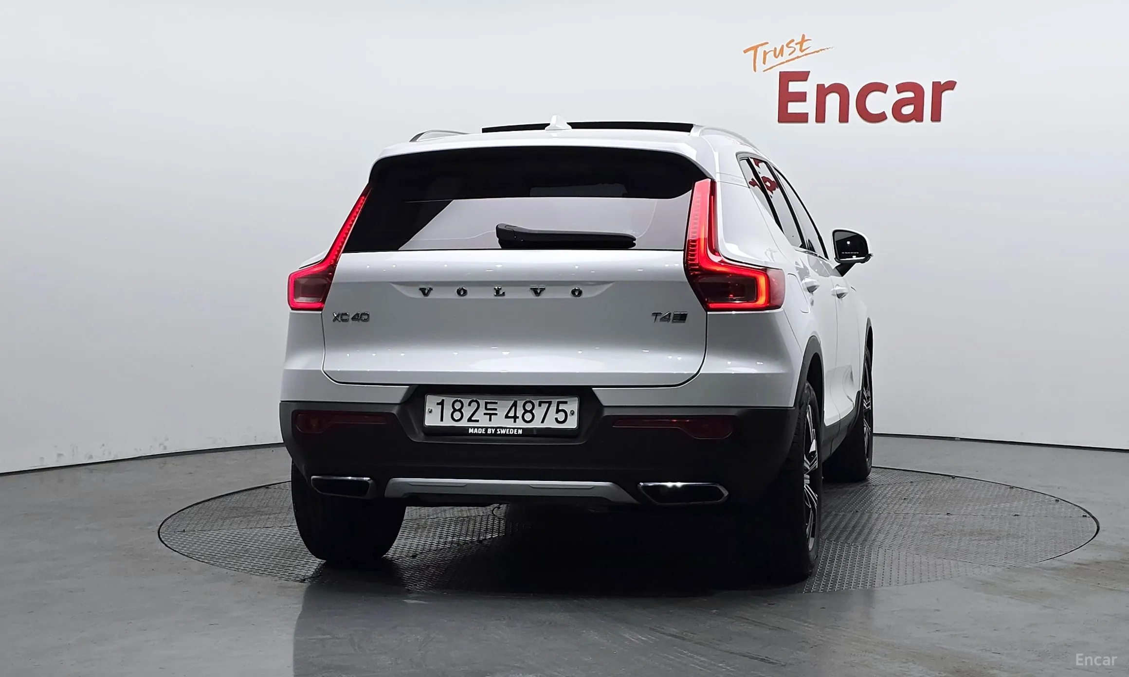 Volvo XC40 превью 4
