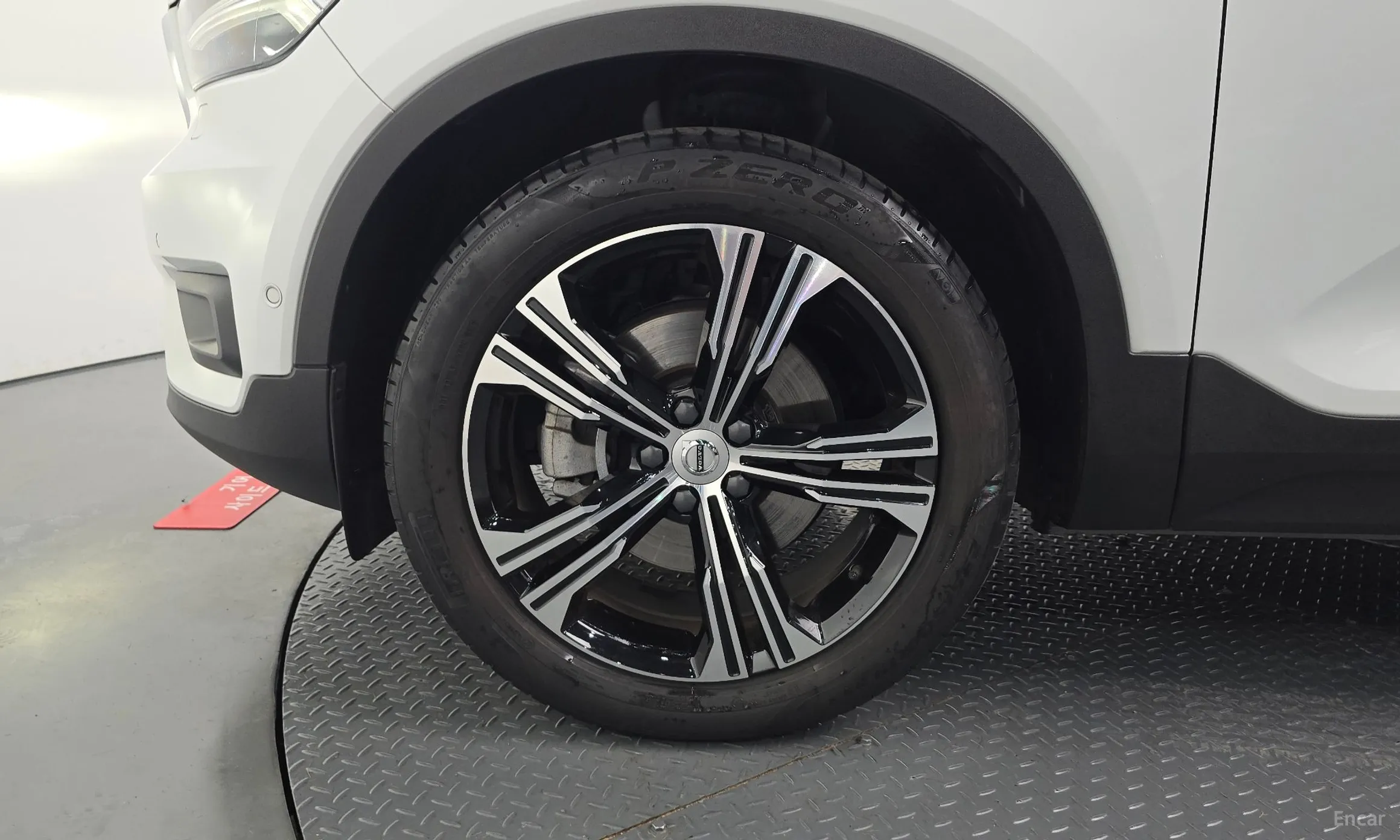 Volvo XC40 превью 5
