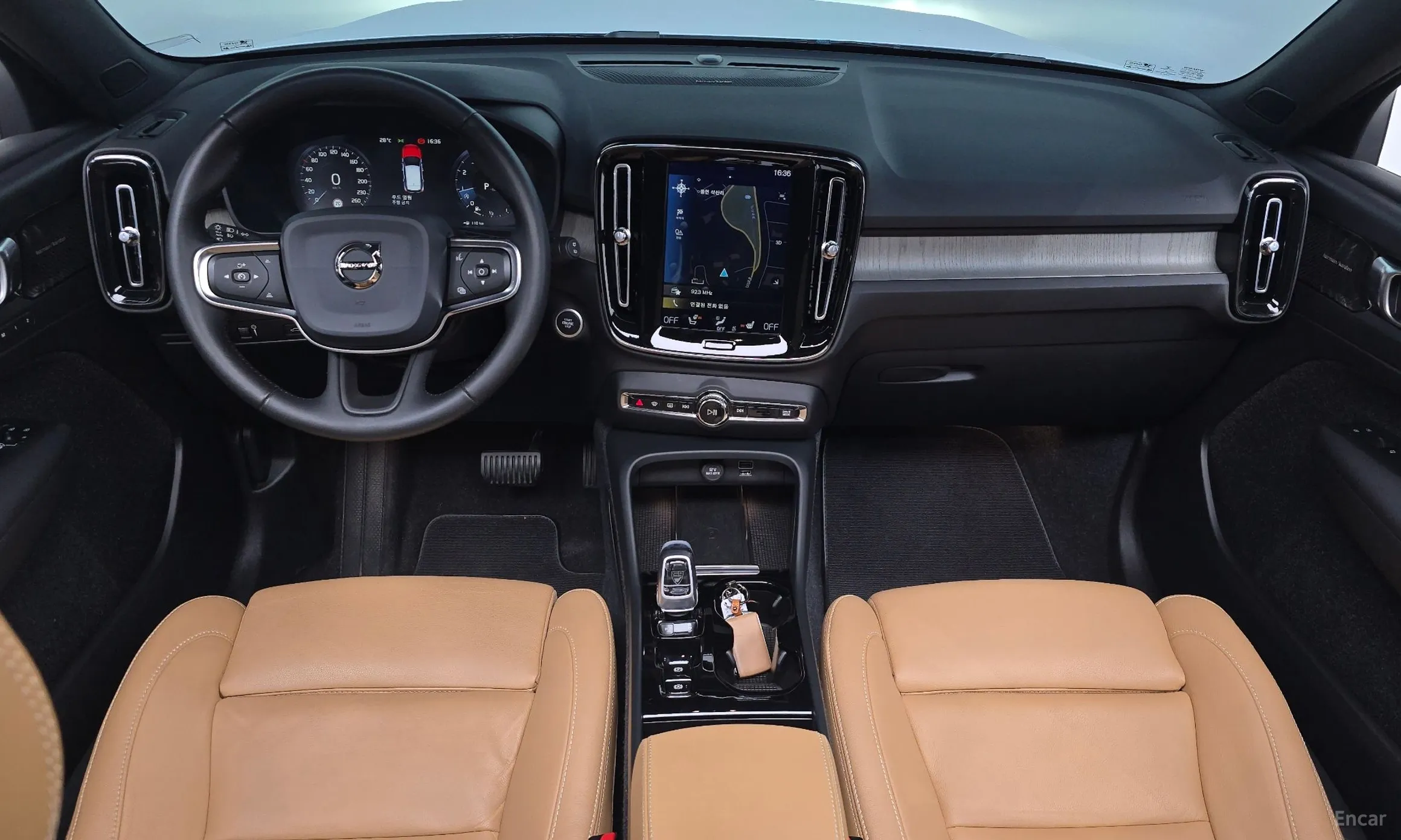 Volvo XC40 превью 7