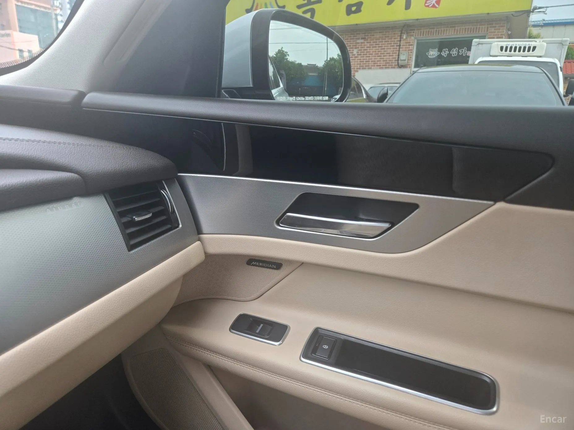 Jaguar XF (x260) превью 16