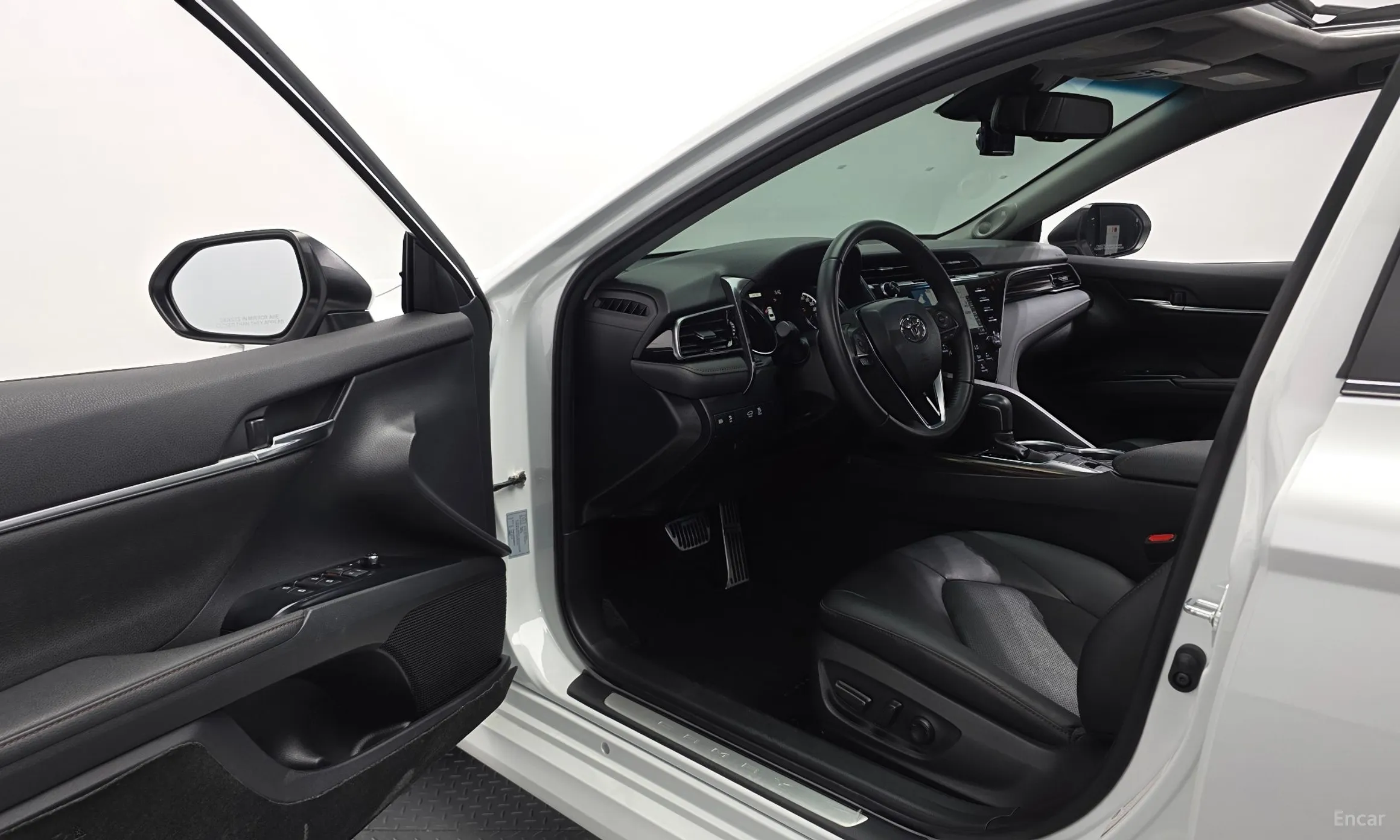 Toyota Camry (XV70) превью 10