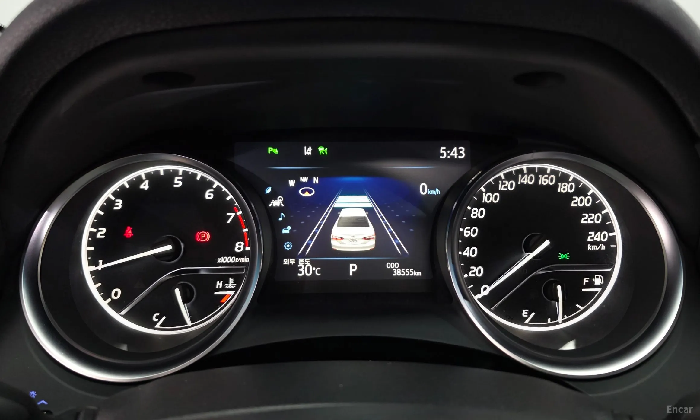 Toyota Camry (XV70) превью 8