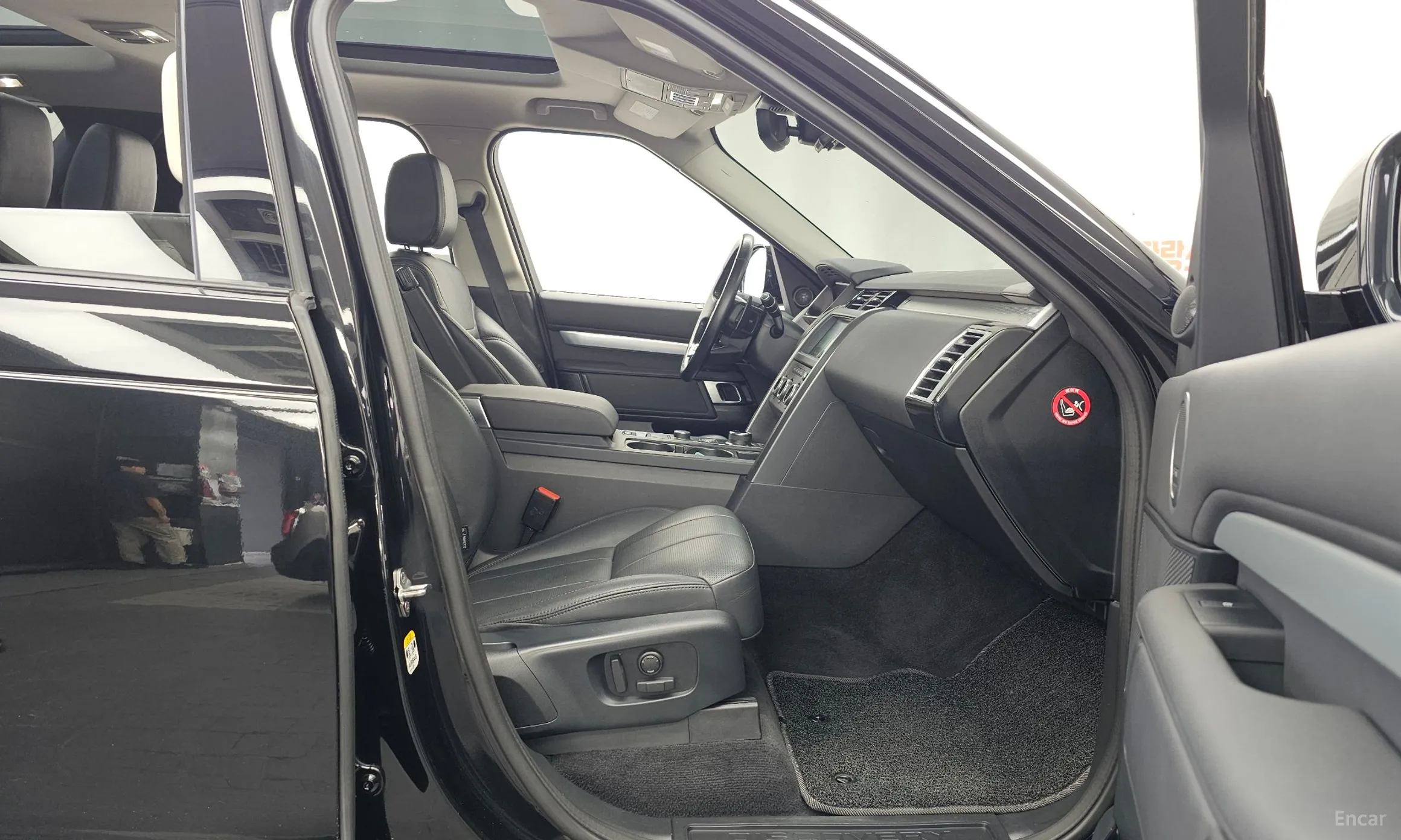 Land Rover Discovery 5 превью 11