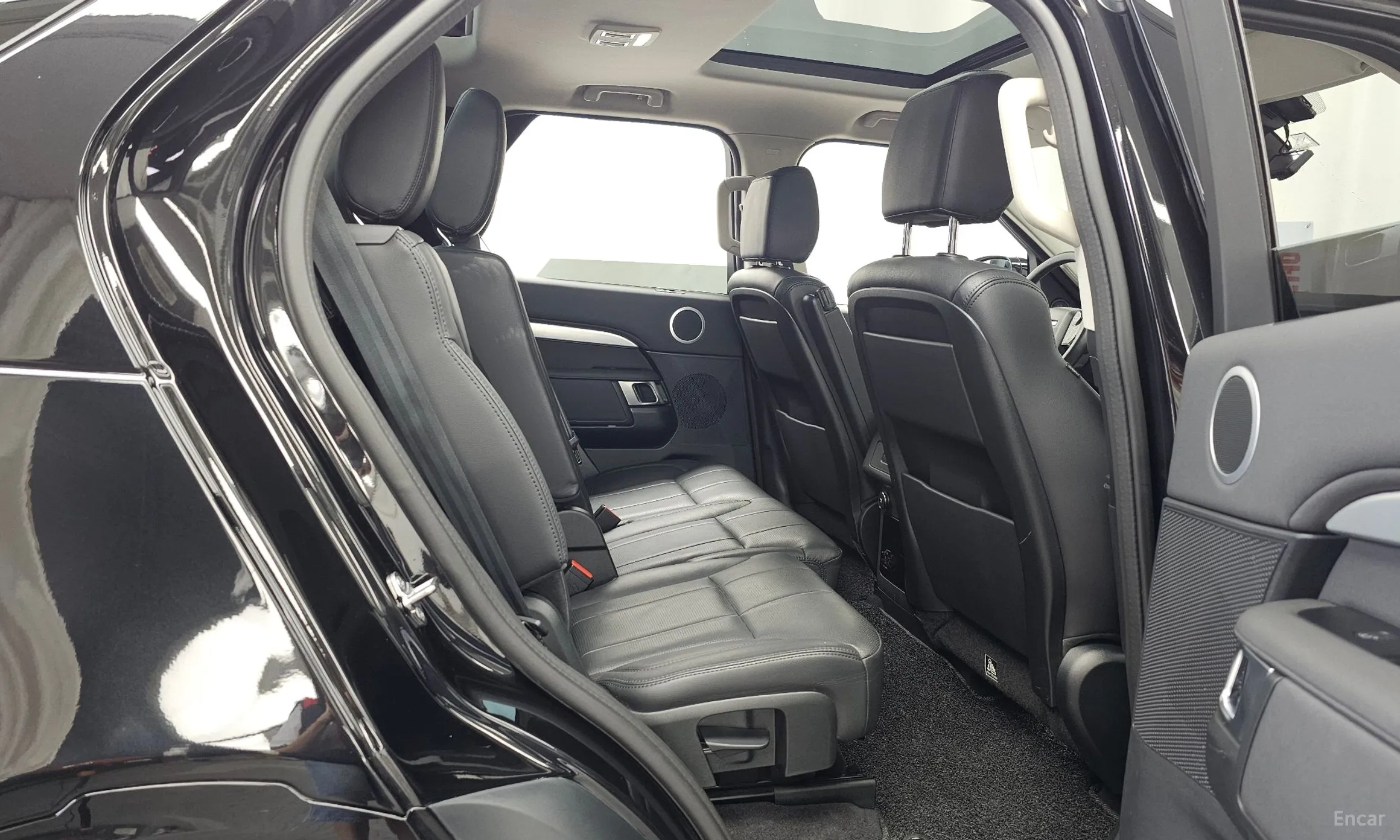 Land Rover Discovery 5 превью 12