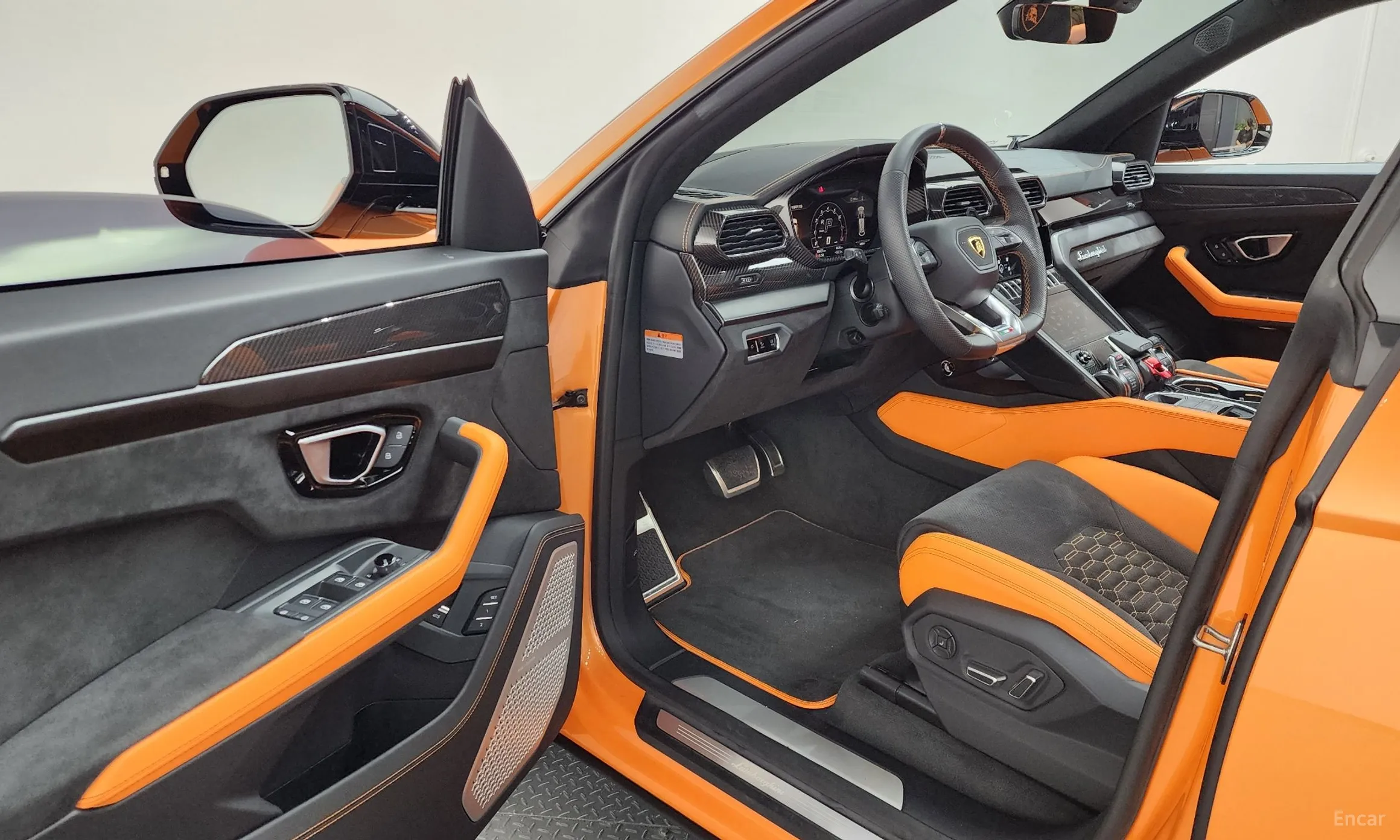 Lamborghini Urus превью 10