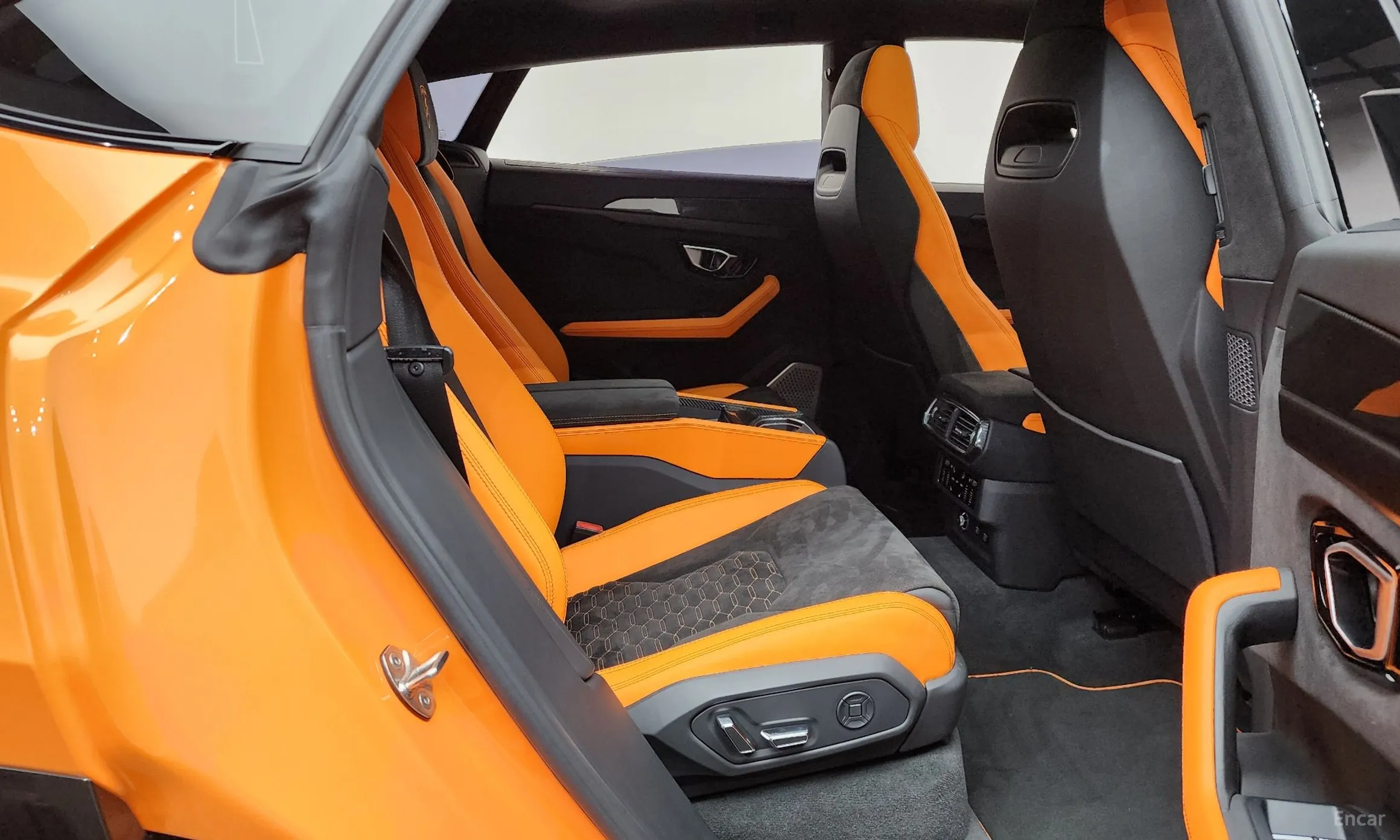 Lamborghini Urus превью 11