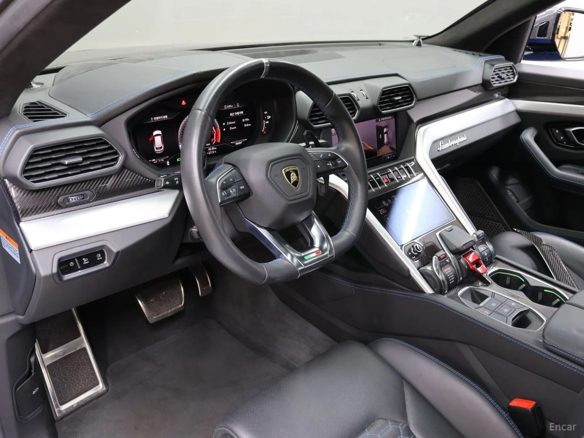 Lamborghini Urus превью 7