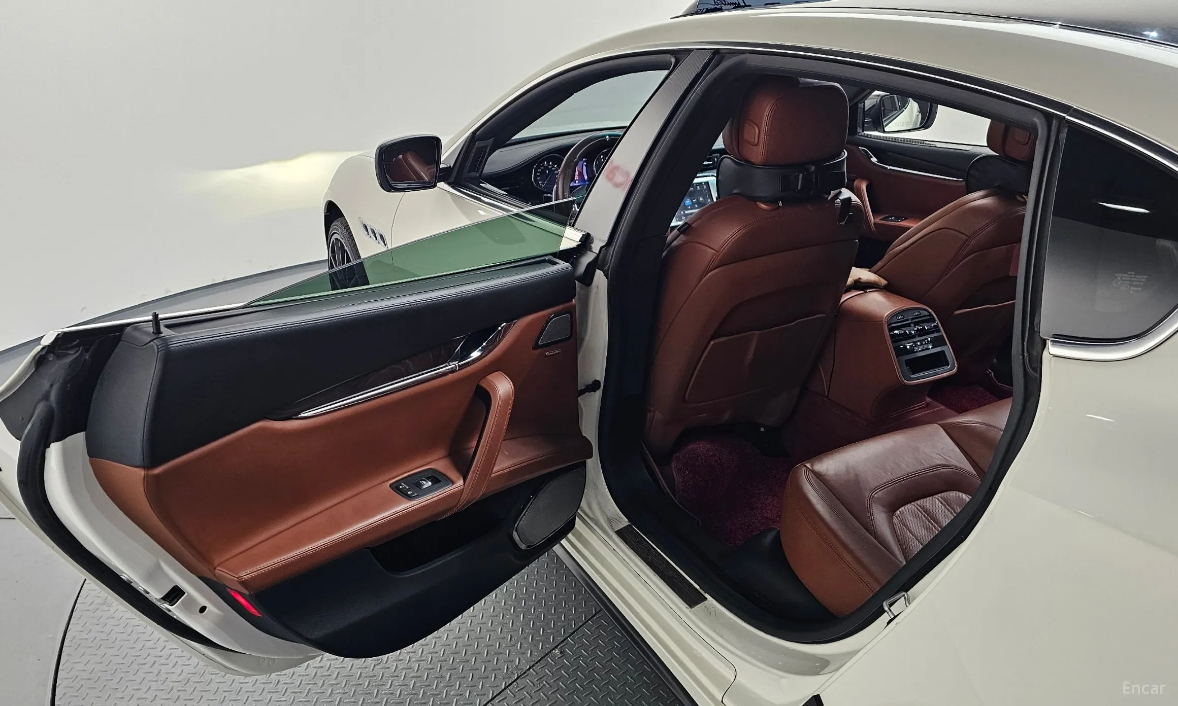 Maserati Quattroporte превью 18