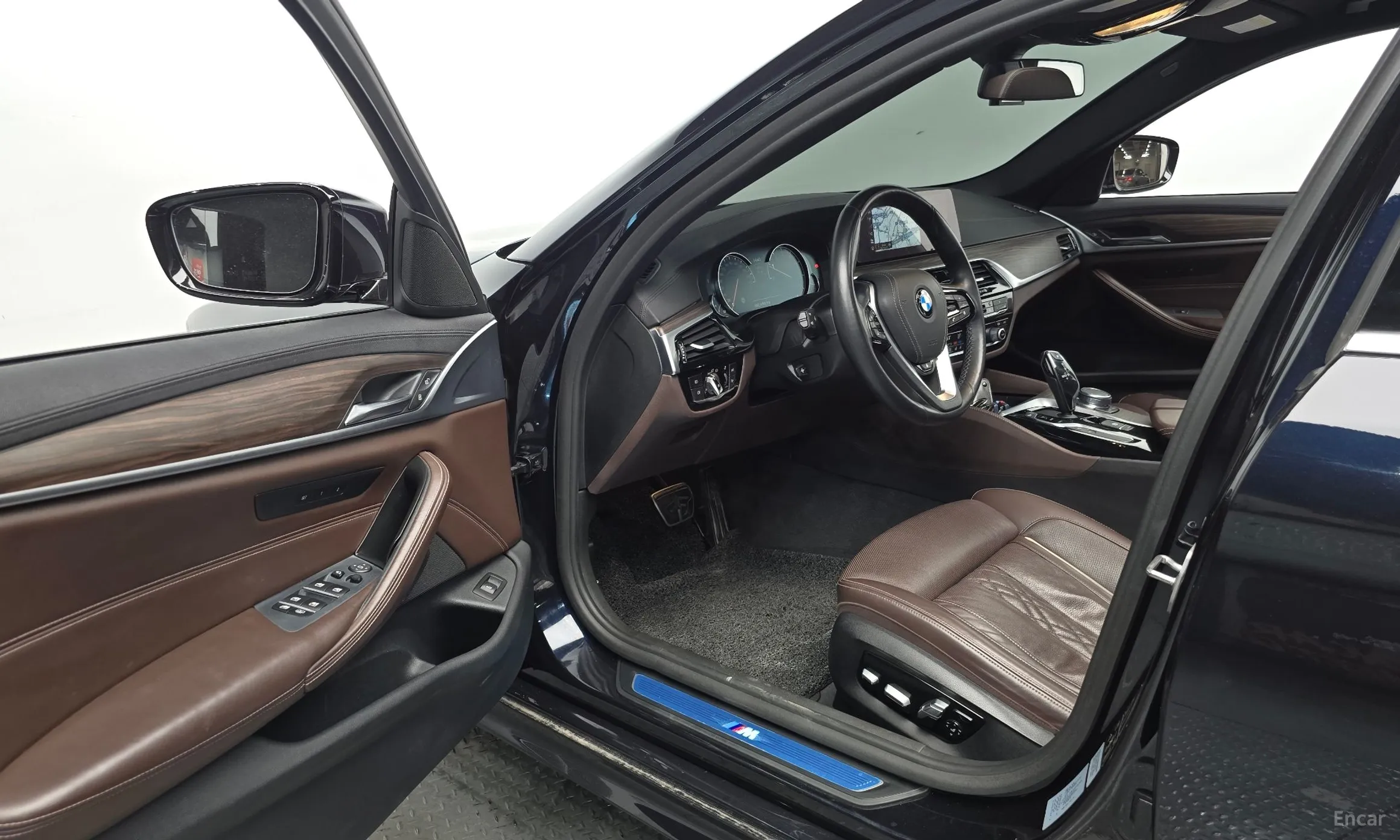 BMW 5 Series (G30) превью 10