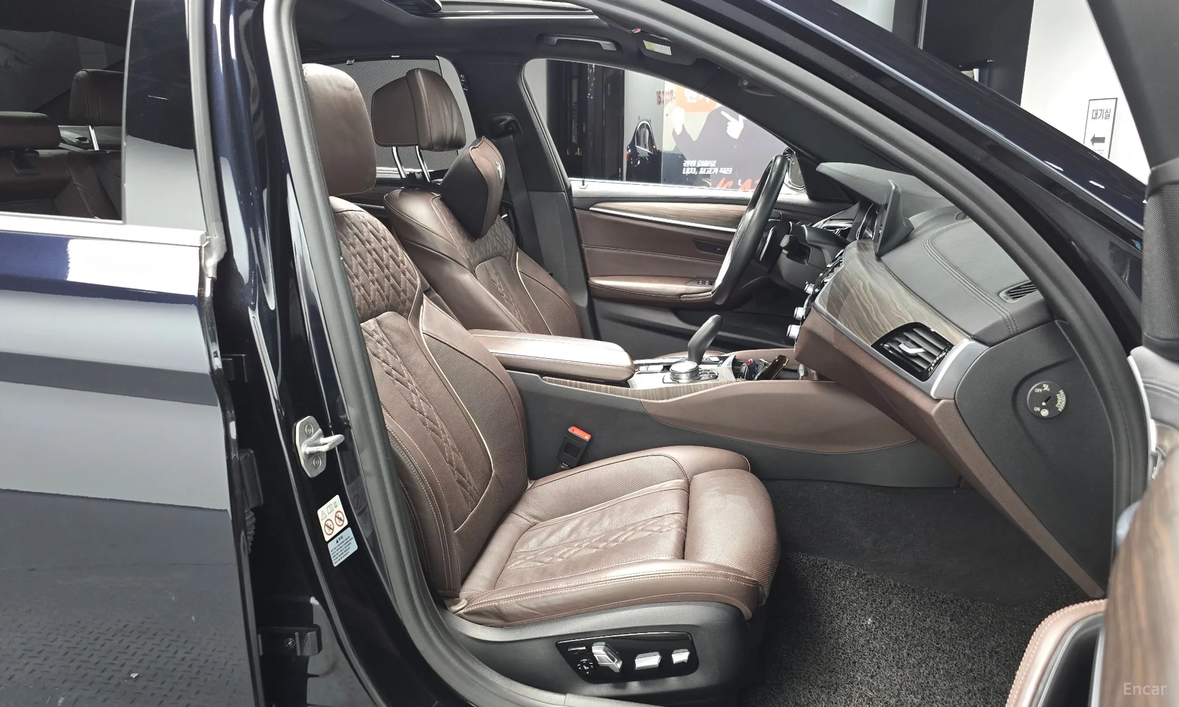 BMW 5 Series (G30) превью 11