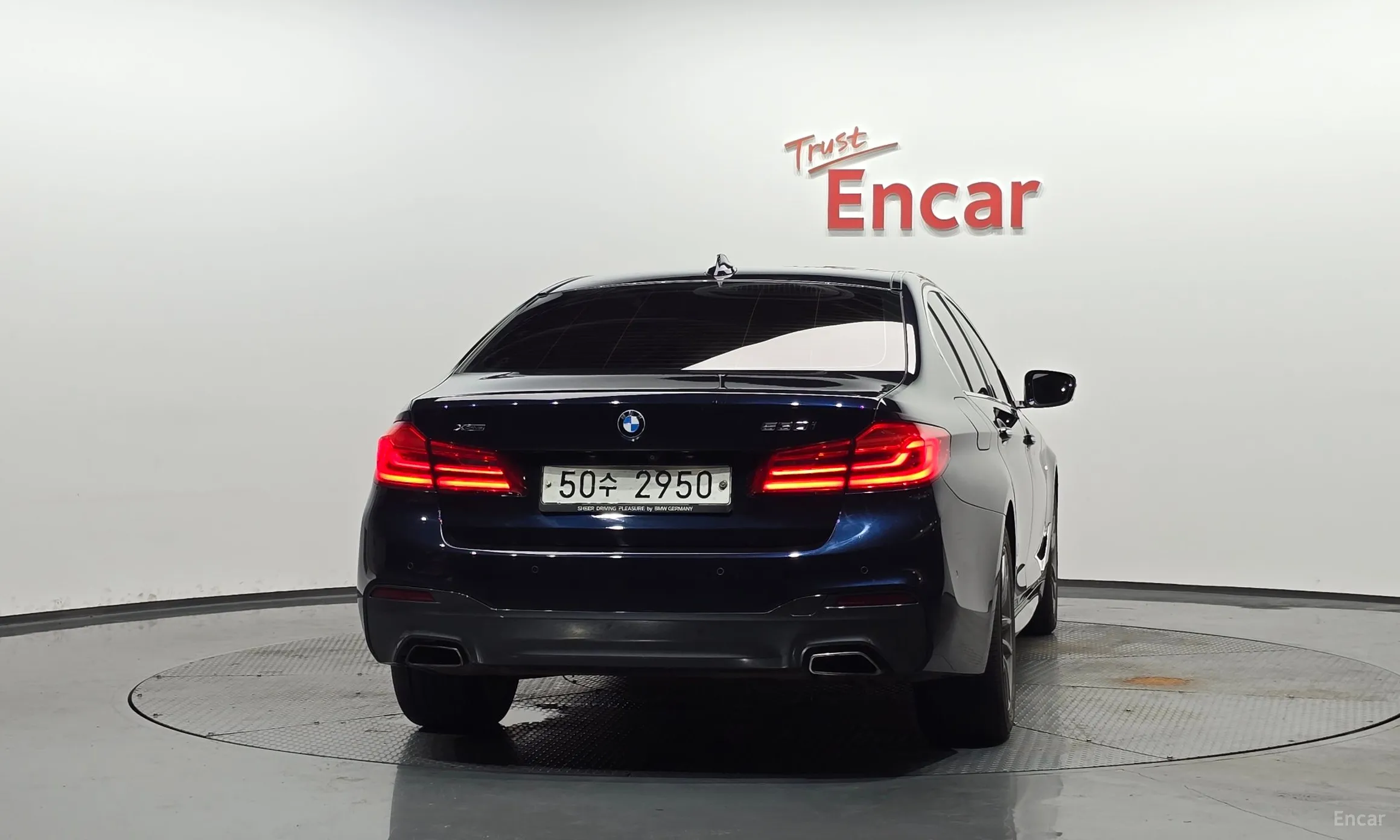 BMW 5 Series (G30) превью 4