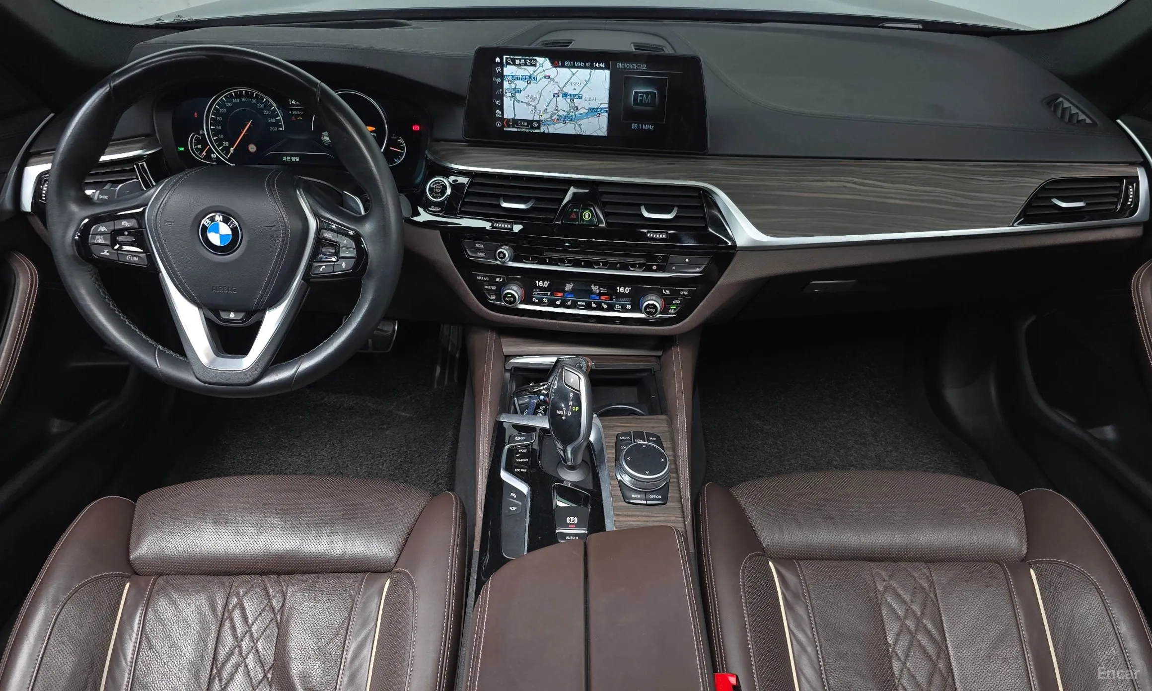 BMW 5 Series (G30) превью 7