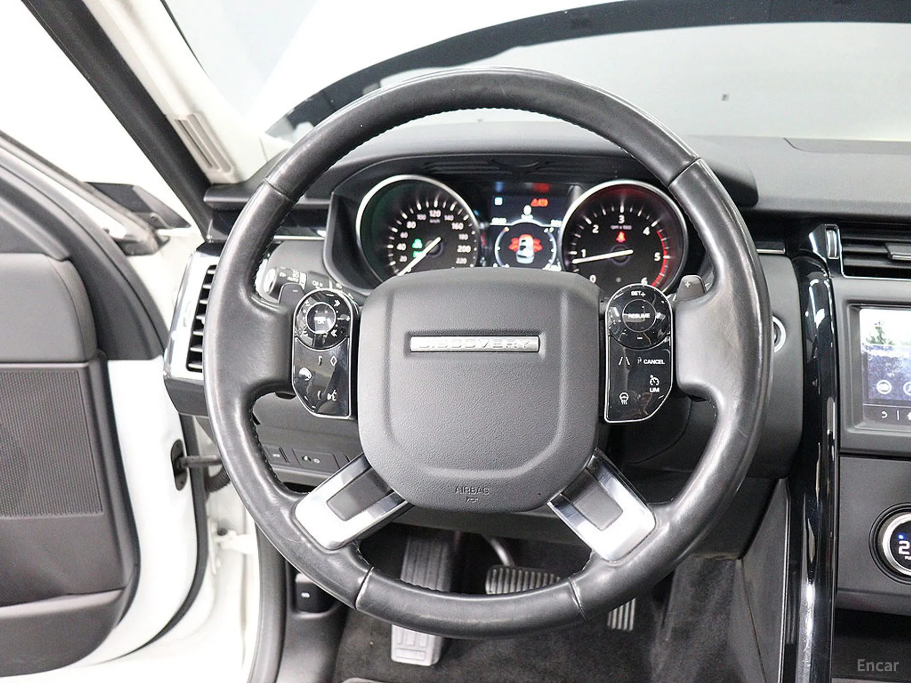 Land Rover Discovery 5 превью 15
